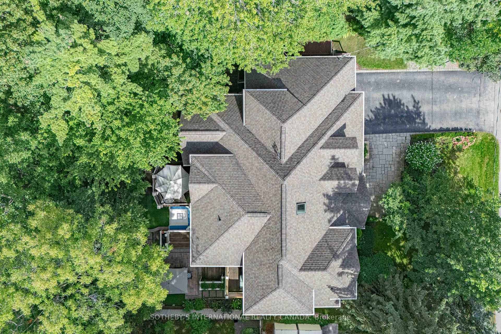 Photo 5 of 407 Cairncroft Road, Oakville, Morrison — HOMEH