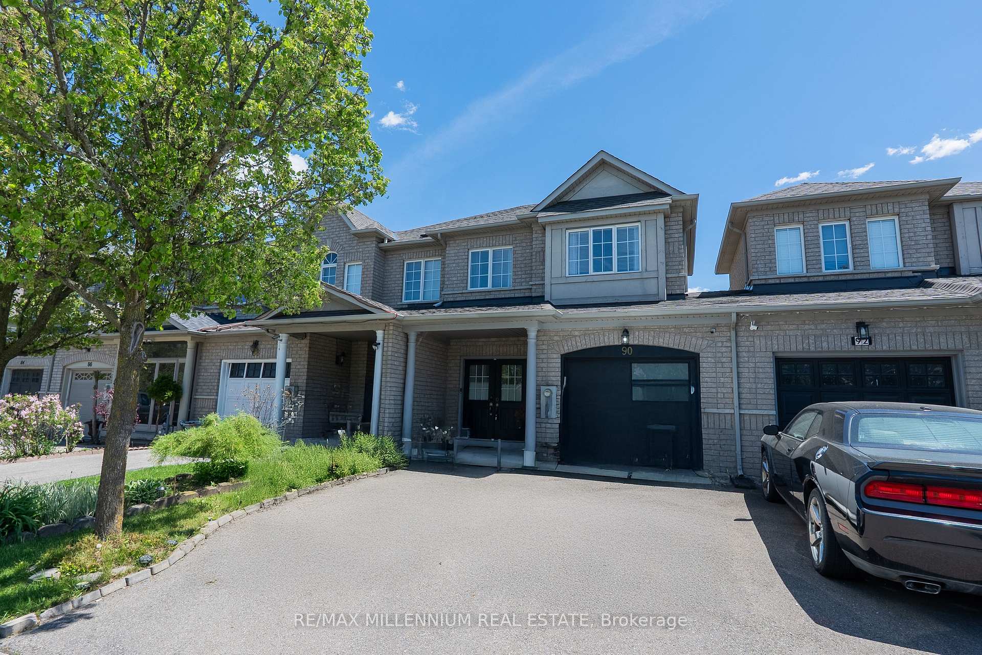 Photo 2 of 90 Ronan Crescent, Vaughan, Sonoma Heights — HOMEH
