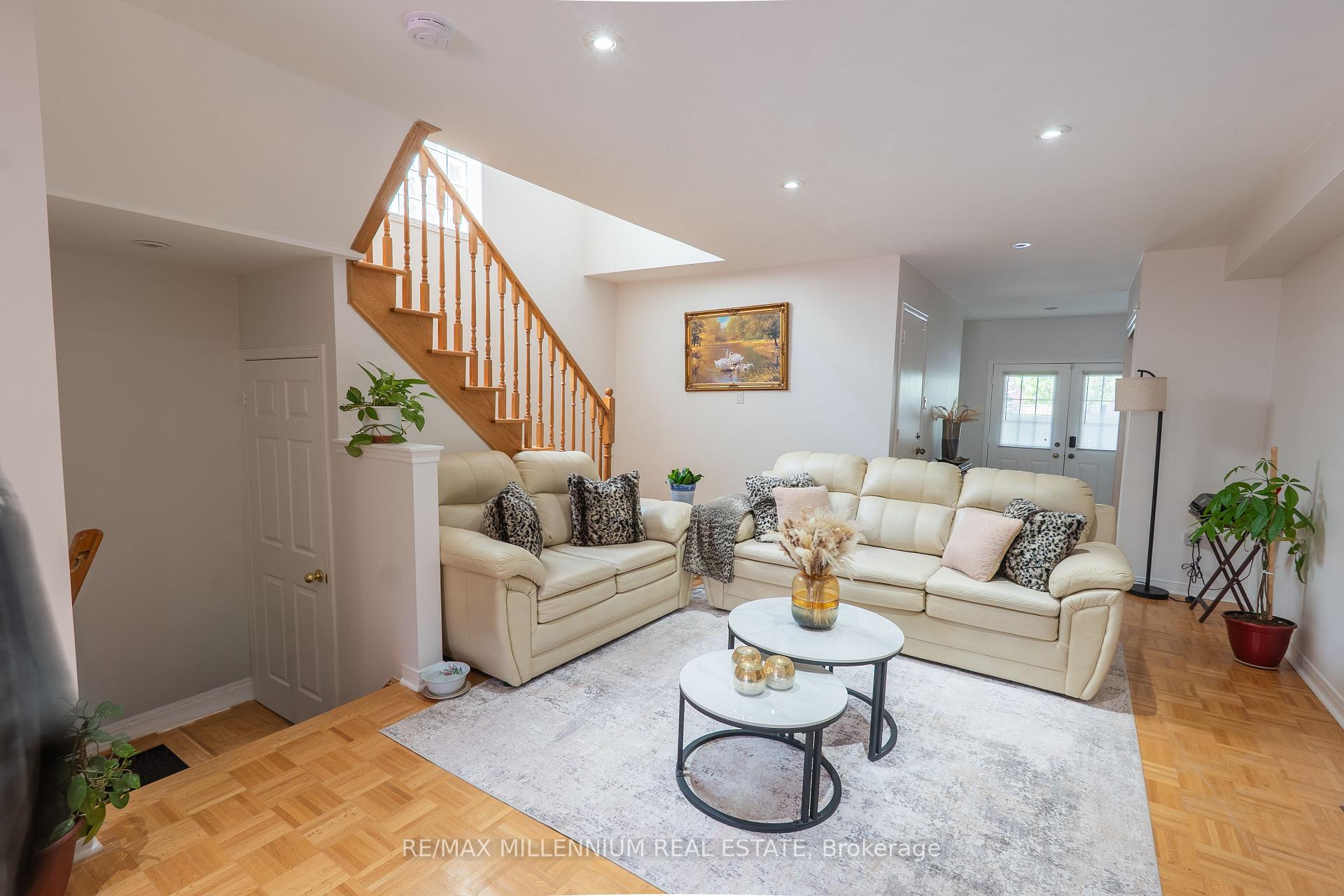 Photo 9 of 90 Ronan Crescent, Vaughan, Sonoma Heights — HOMEH