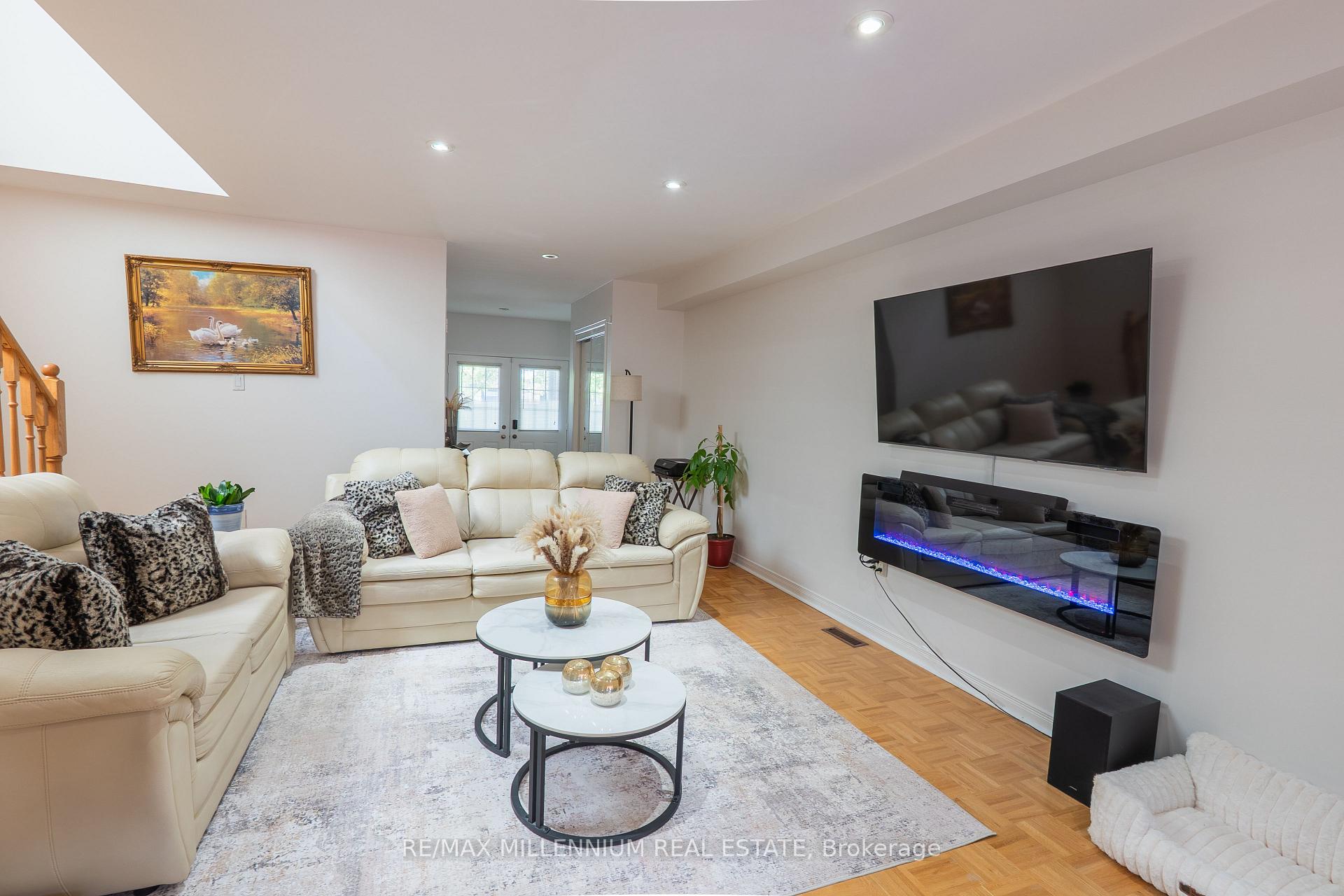 Photo 11 of 90 Ronan Crescent, Vaughan, Sonoma Heights — HOMEH