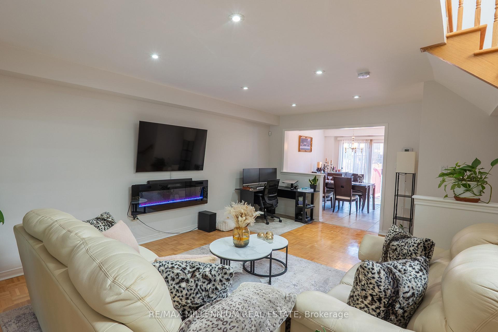 Photo 13 of 90 Ronan Crescent, Vaughan, Sonoma Heights — HOMEH