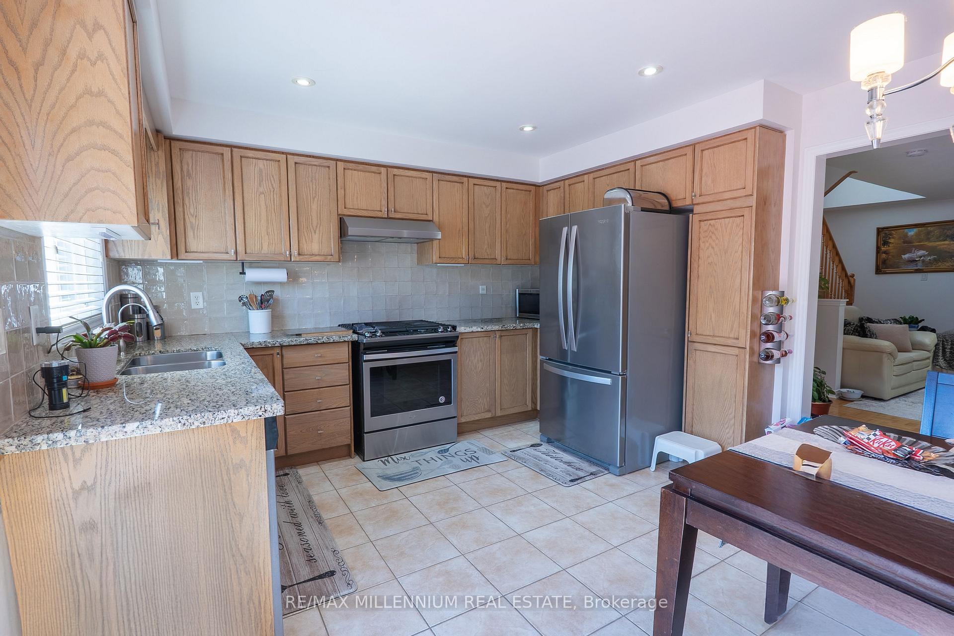 Photo 17 of 90 Ronan Crescent, Vaughan, Sonoma Heights — HOMEH
