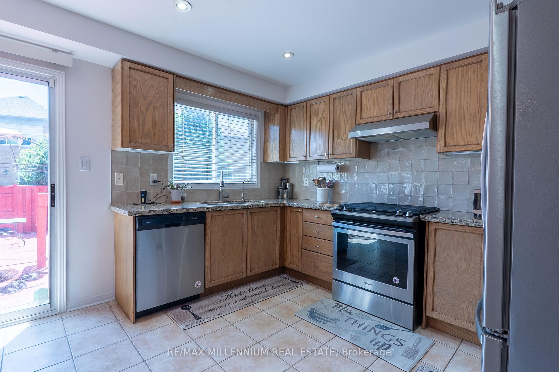 Photo 19 of 90 Ronan Crescent, Vaughan, Sonoma Heights — HOMEH
