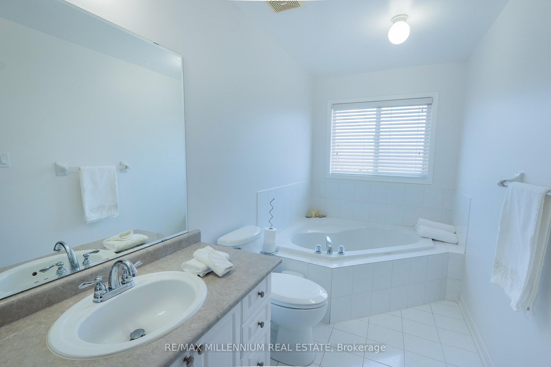 Photo 37 of 90 Ronan Crescent, Vaughan, Sonoma Heights — HOMEH