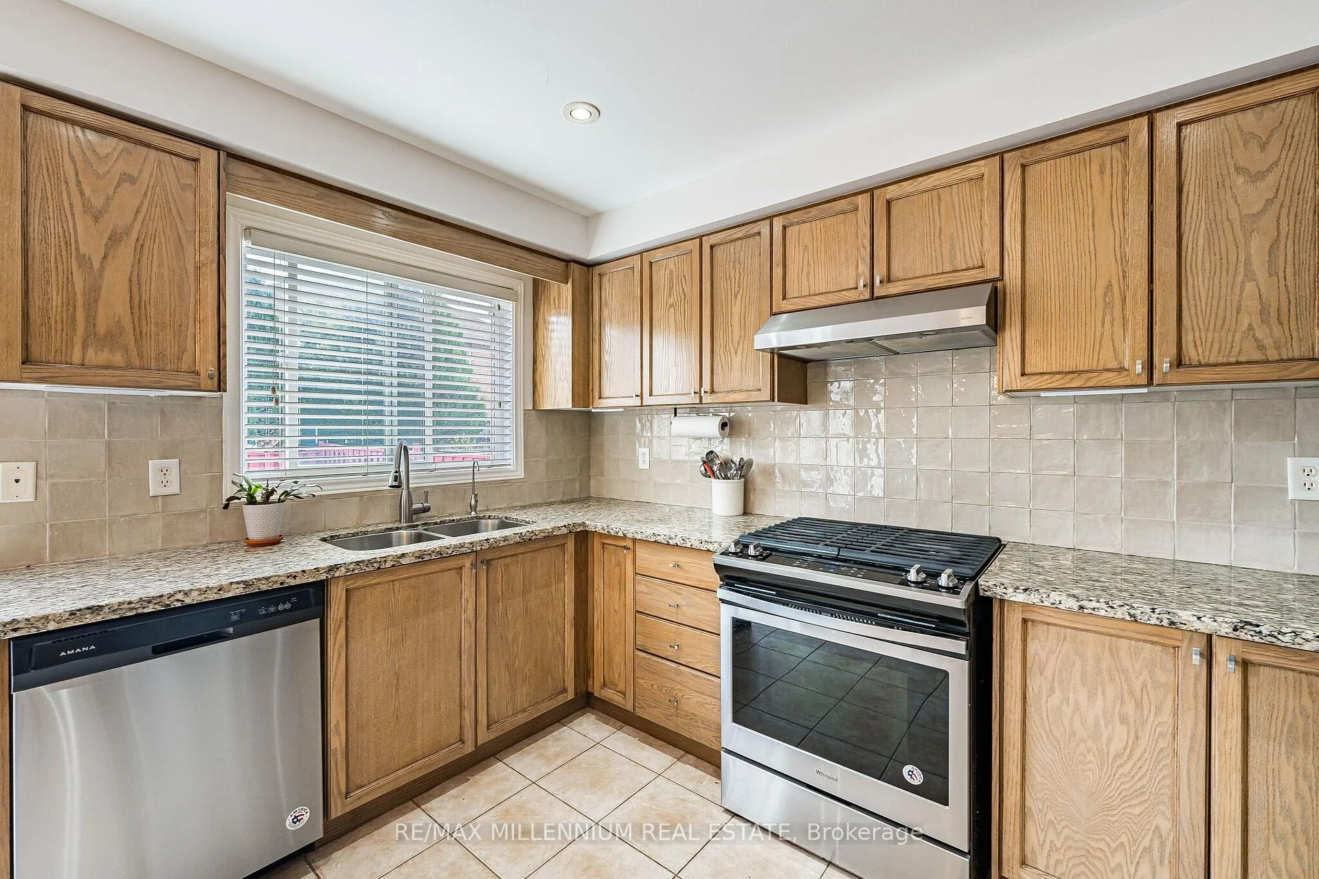 Photo 36 of 90 Ronan Crescent, Vaughan, Sonoma Heights — HOMEH