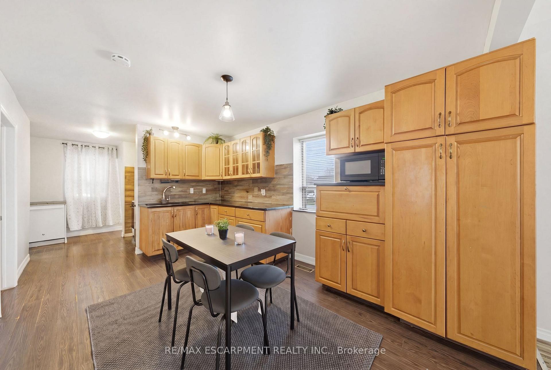 Photo 8 of 107 Broadway Street, Welland, Broadway — HOMEH