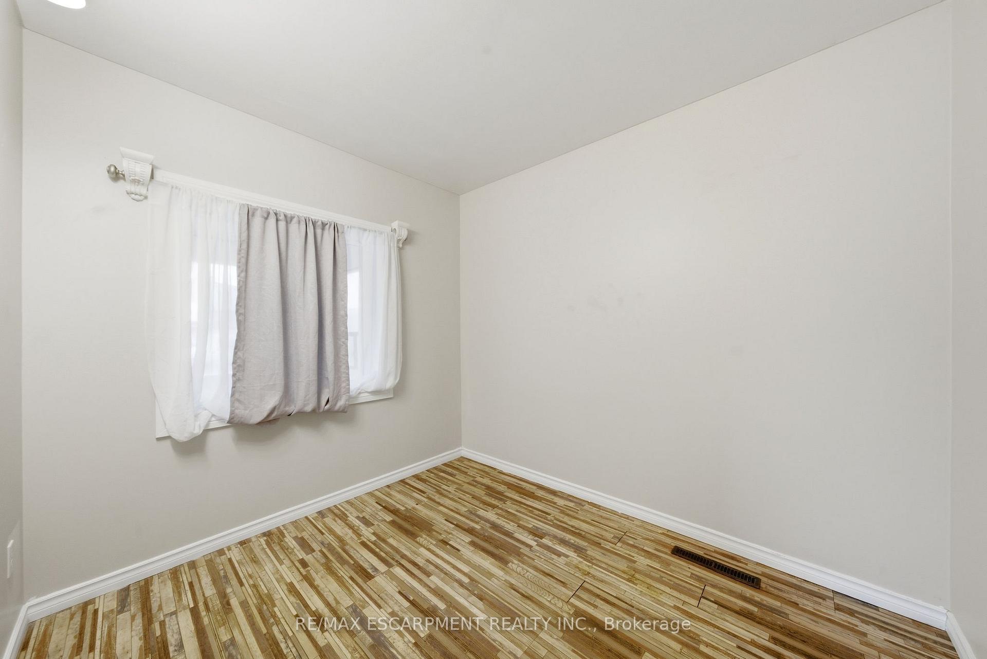 Photo 21 of 107 Broadway Street, Welland, Broadway — HOMEH