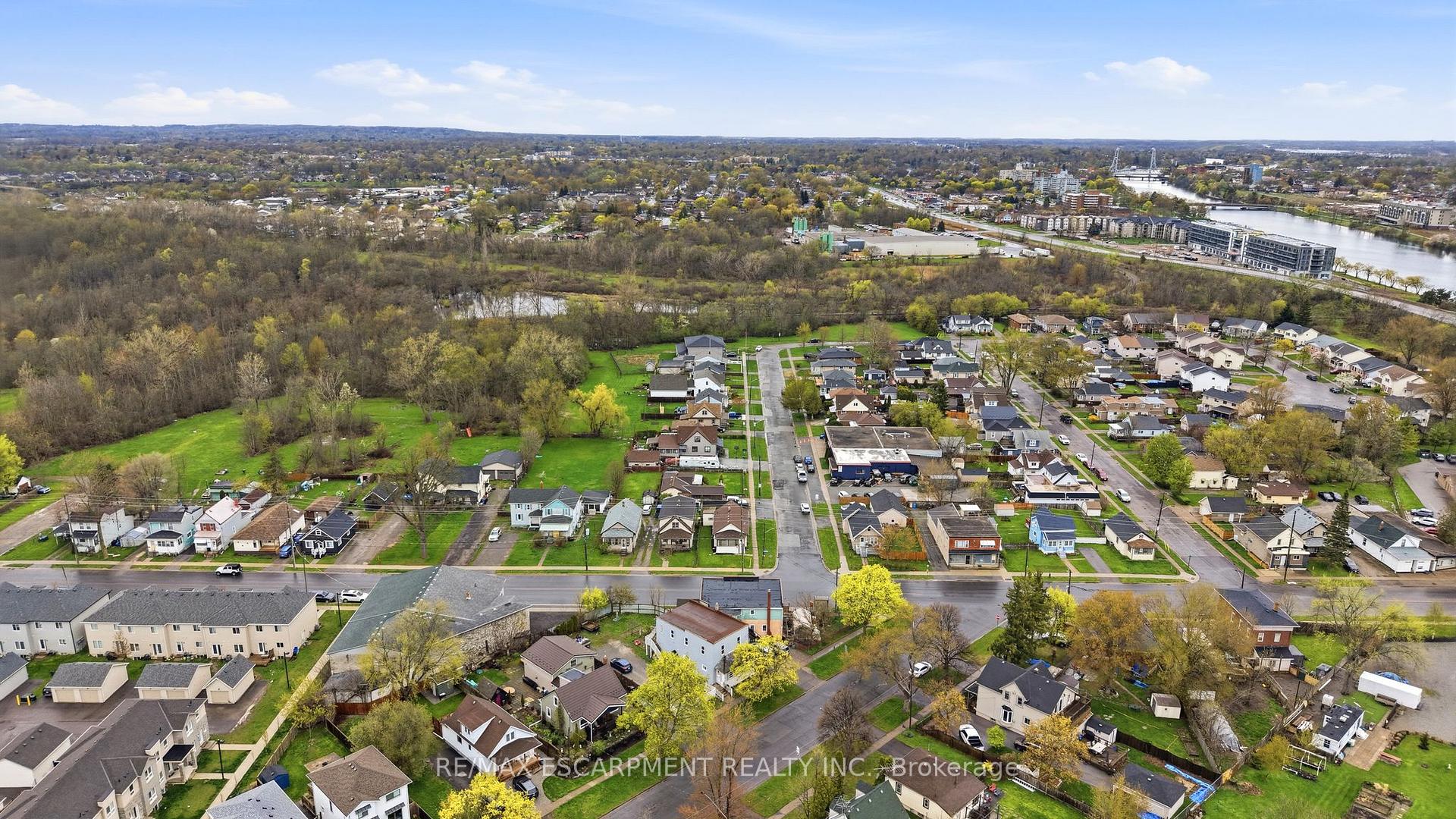 Photo 41 of 107 Broadway Street, Welland, Broadway — HOMEH
