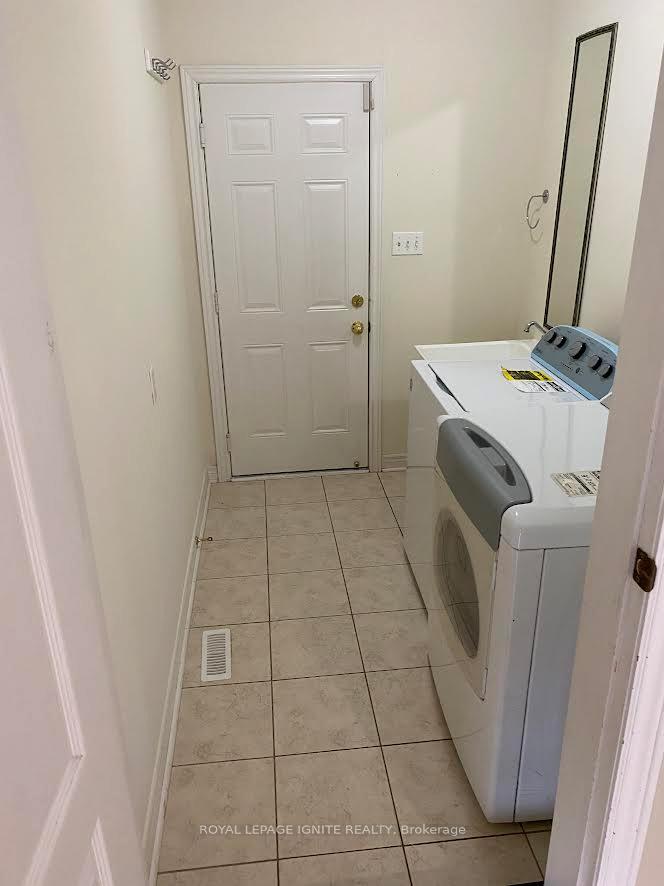 Photo 12 of Unit Upper, 43 Vanderbrink Drive, Brampton, Sandringham-Wellington — HOMEH
