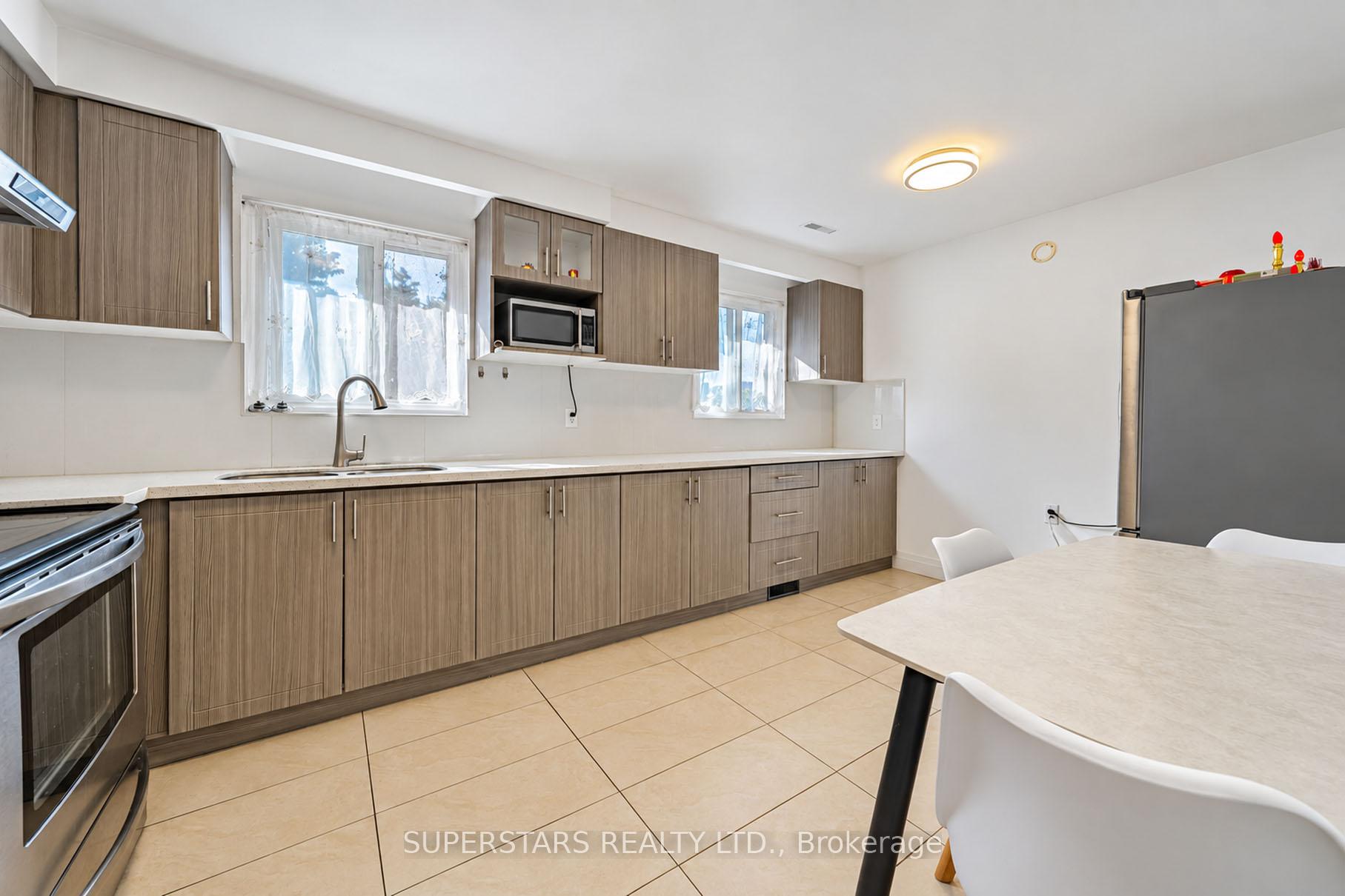 Photo 11 of 63 La Peer Boulevard, Scarborough, L'Amoreaux — HOMEH