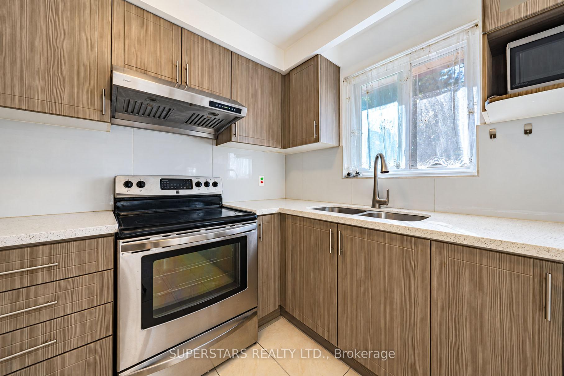 Photo 12 of 63 La Peer Boulevard, Scarborough, L'Amoreaux — HOMEH