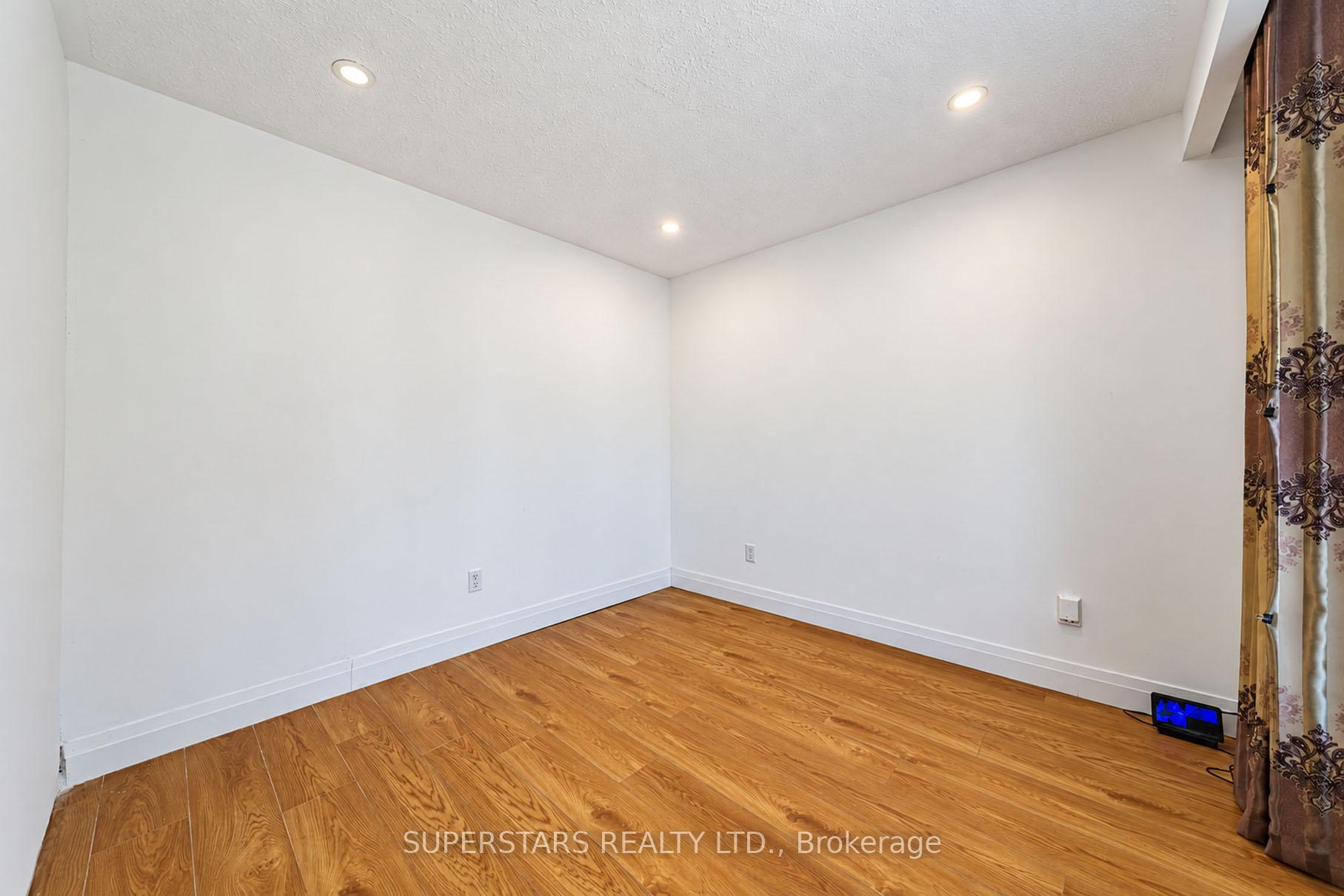 Photo 15 of 63 La Peer Boulevard, Scarborough, L'Amoreaux — HOMEH