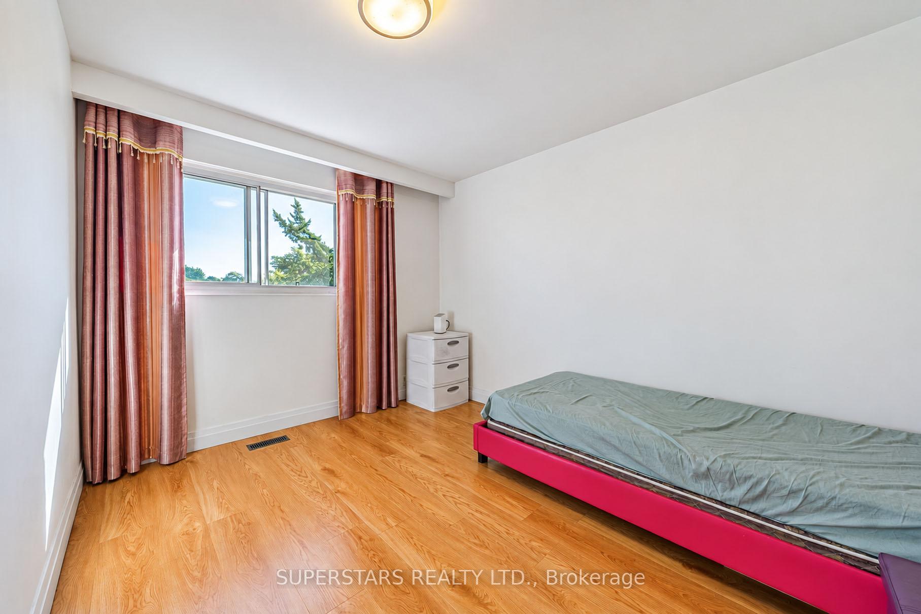 Photo 23 of 63 La Peer Boulevard, Scarborough, L'Amoreaux — HOMEH