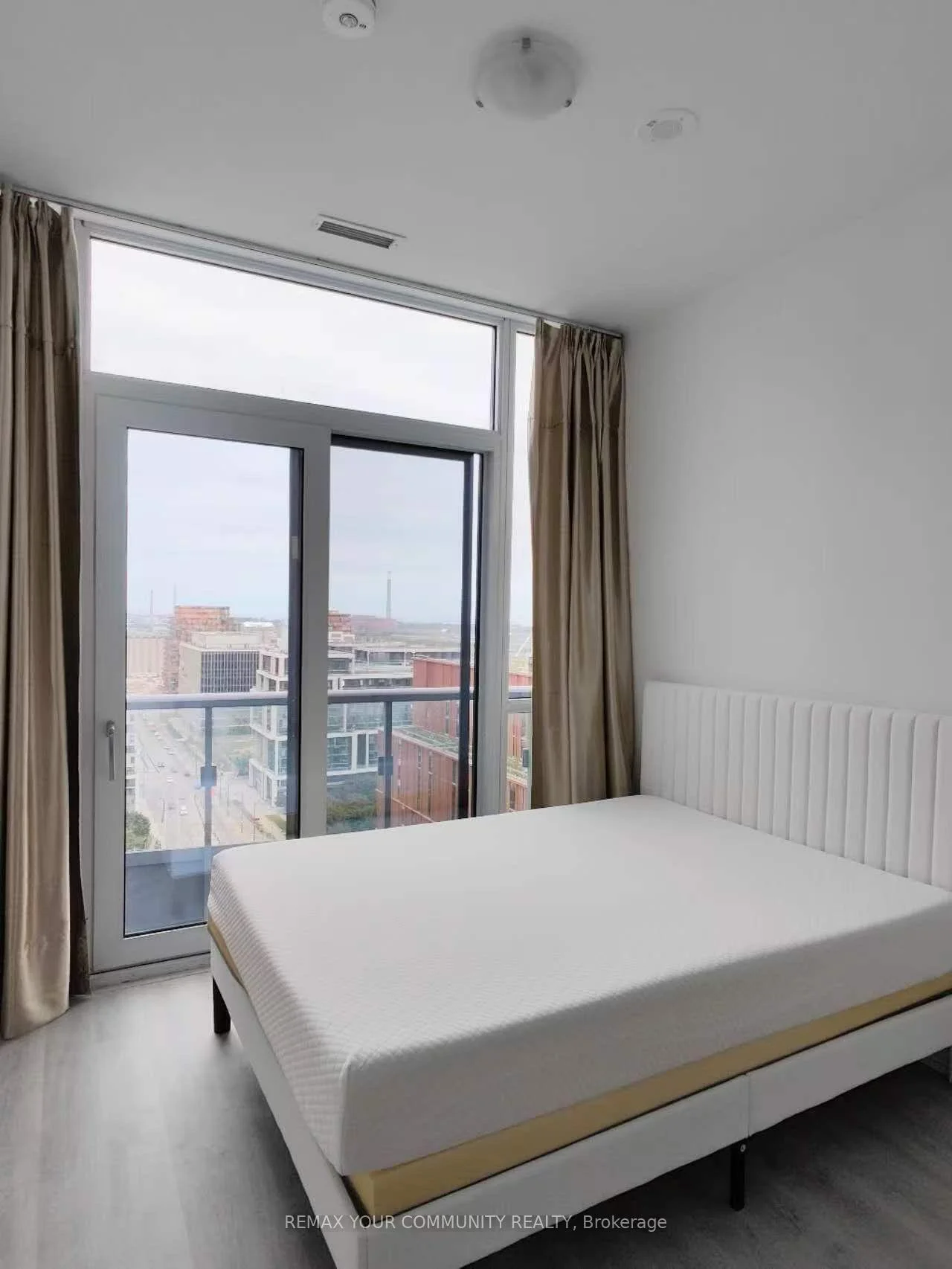 Photo 10 of Unit 2012, 15 Richardson Street, Toronto, Waterfront Communities — HOMEH