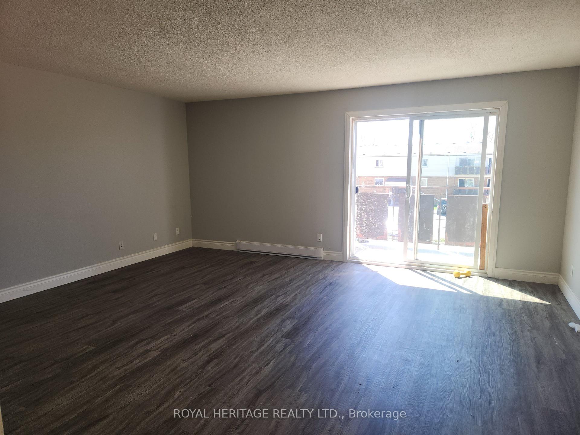 Photo 2 of 8800 Willoughby Drive, Niagara Falls, Chippawa — HOMEH