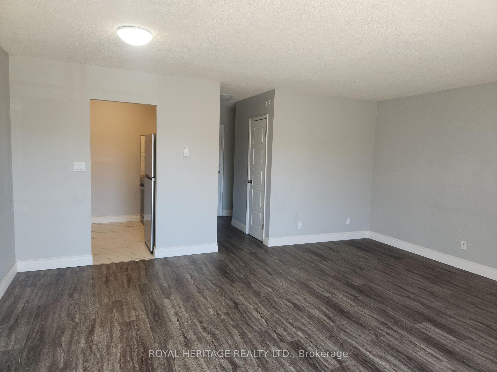 Photo 3 of 8800 Willoughby Drive, Niagara Falls, Chippawa — HOMEH