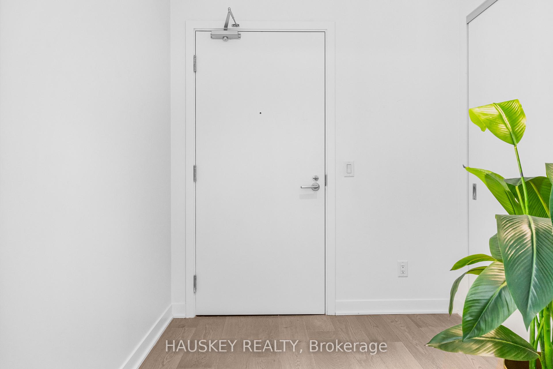 Photo 5 of Unit 707, 185 Alberta Avenue, Toronto, Oakwood Village — HOMEH