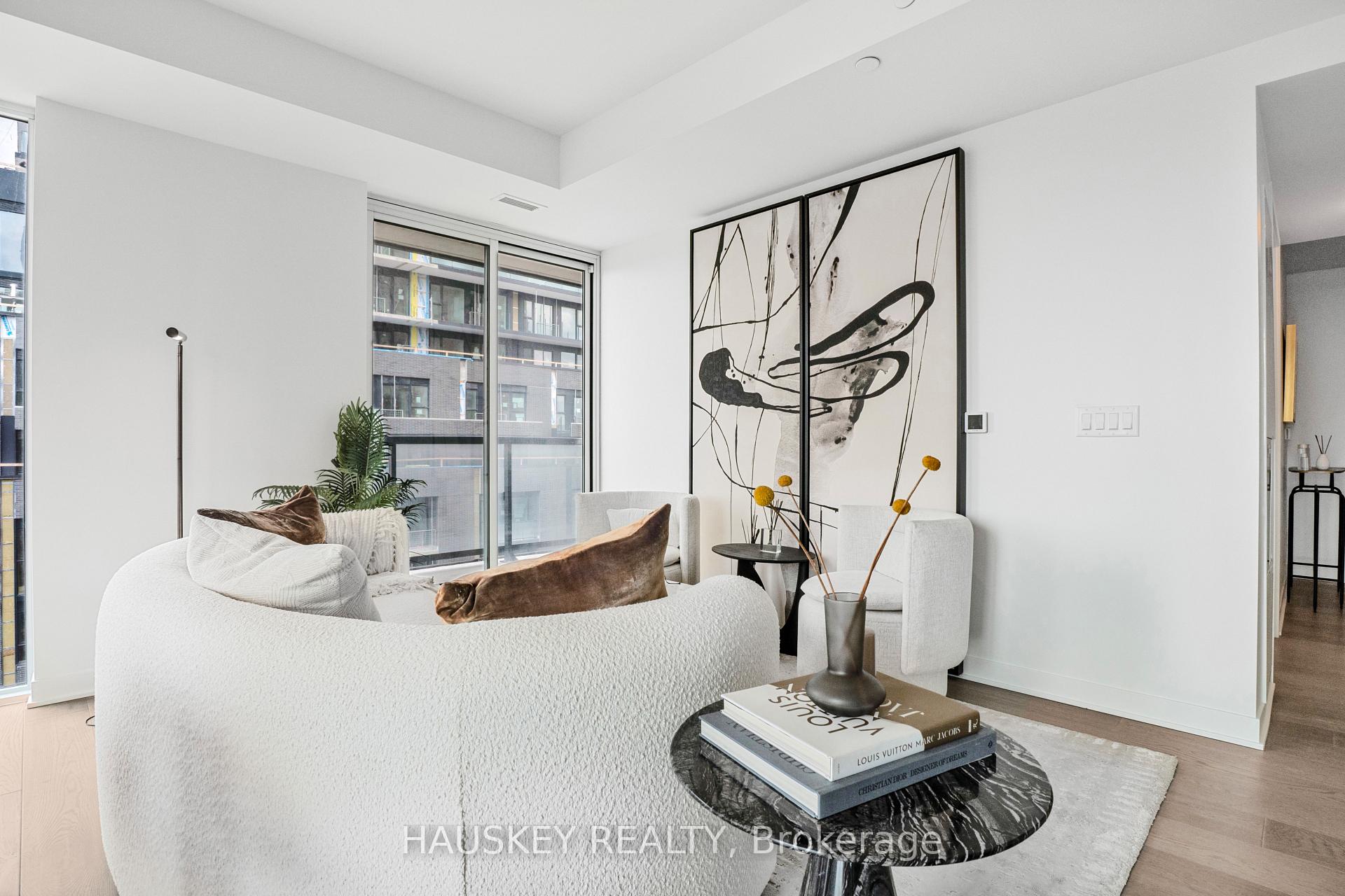Photo 7 of Unit 707, 185 Alberta Avenue, Toronto, Oakwood Village — HOMEH