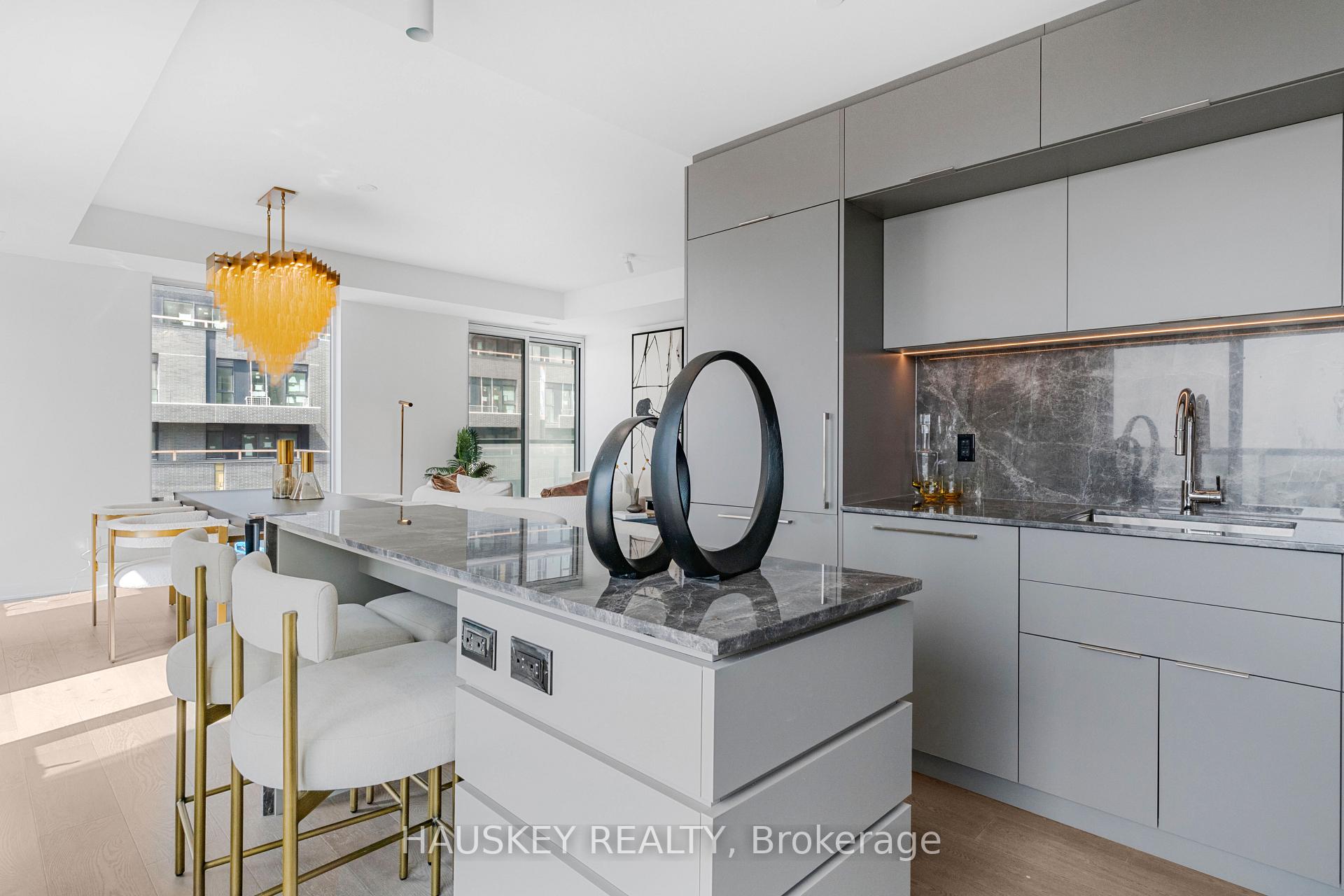 Photo 12 of Unit 707, 185 Alberta Avenue, Toronto, Oakwood Village — HOMEH