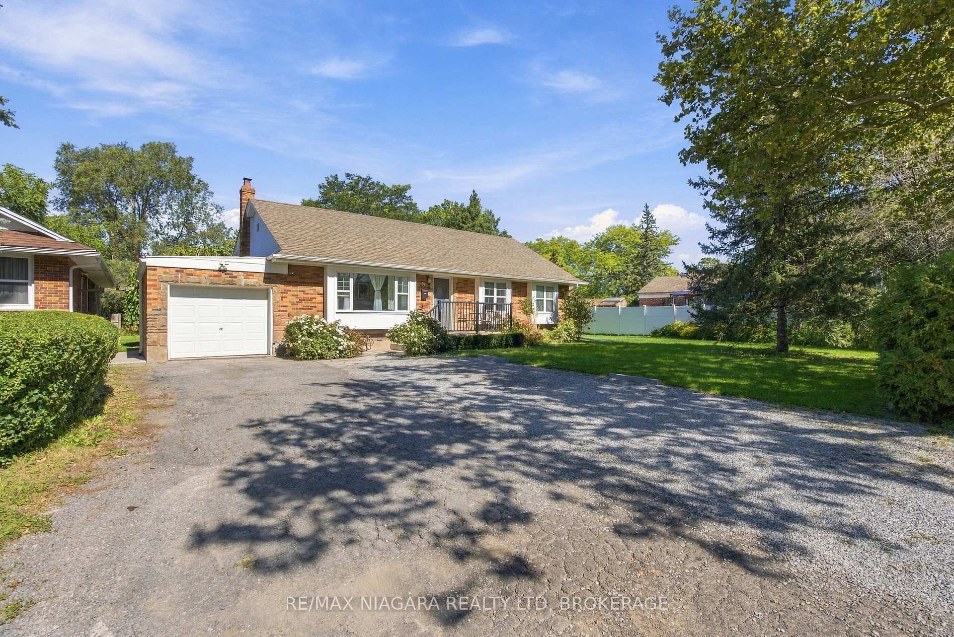 Photo 3 of 97 Glendale Avenue, St. Catharines, Glendale/Glenridge — HOMEH