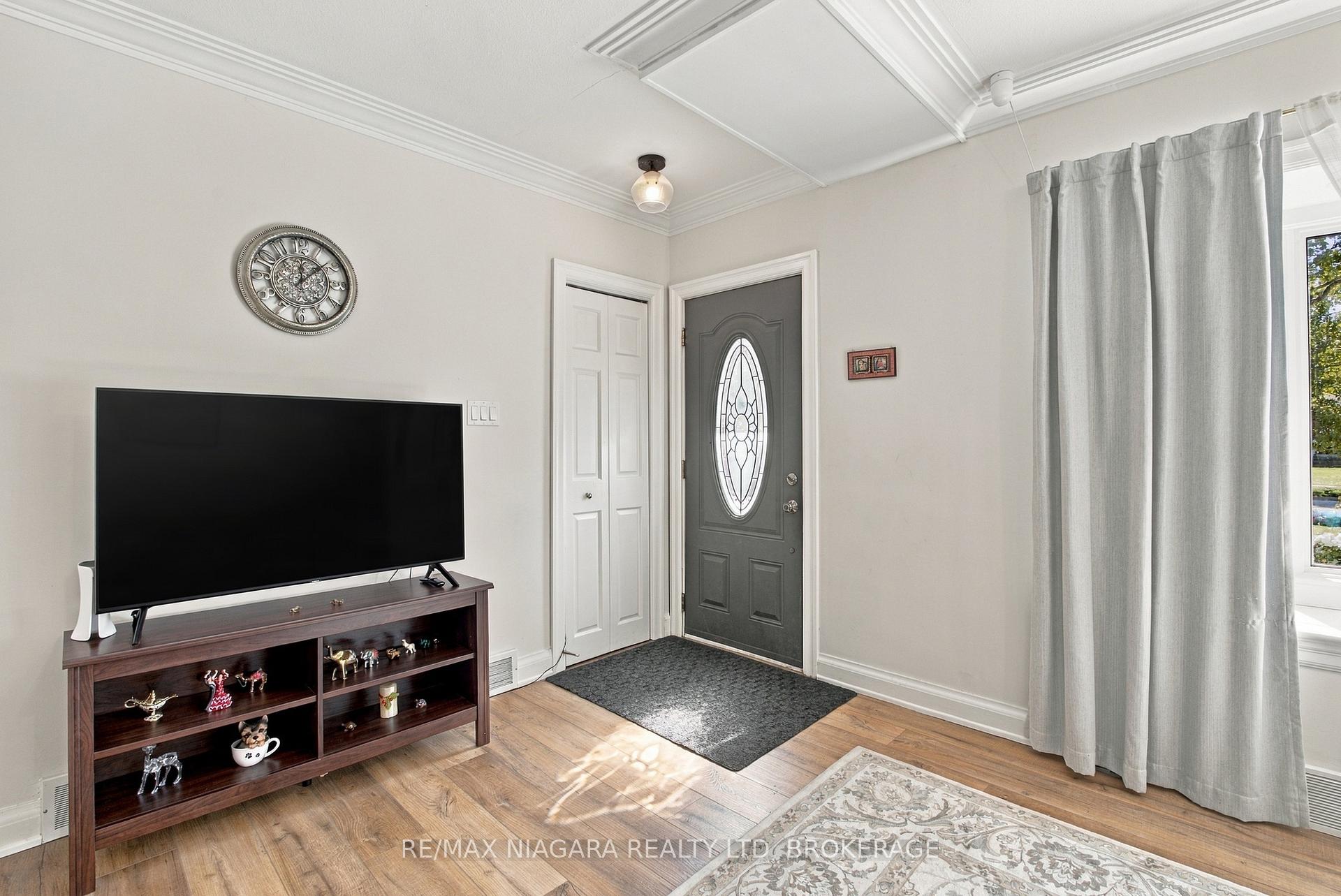 Photo 5 of 97 Glendale Avenue, St. Catharines, Glendale/Glenridge — HOMEH