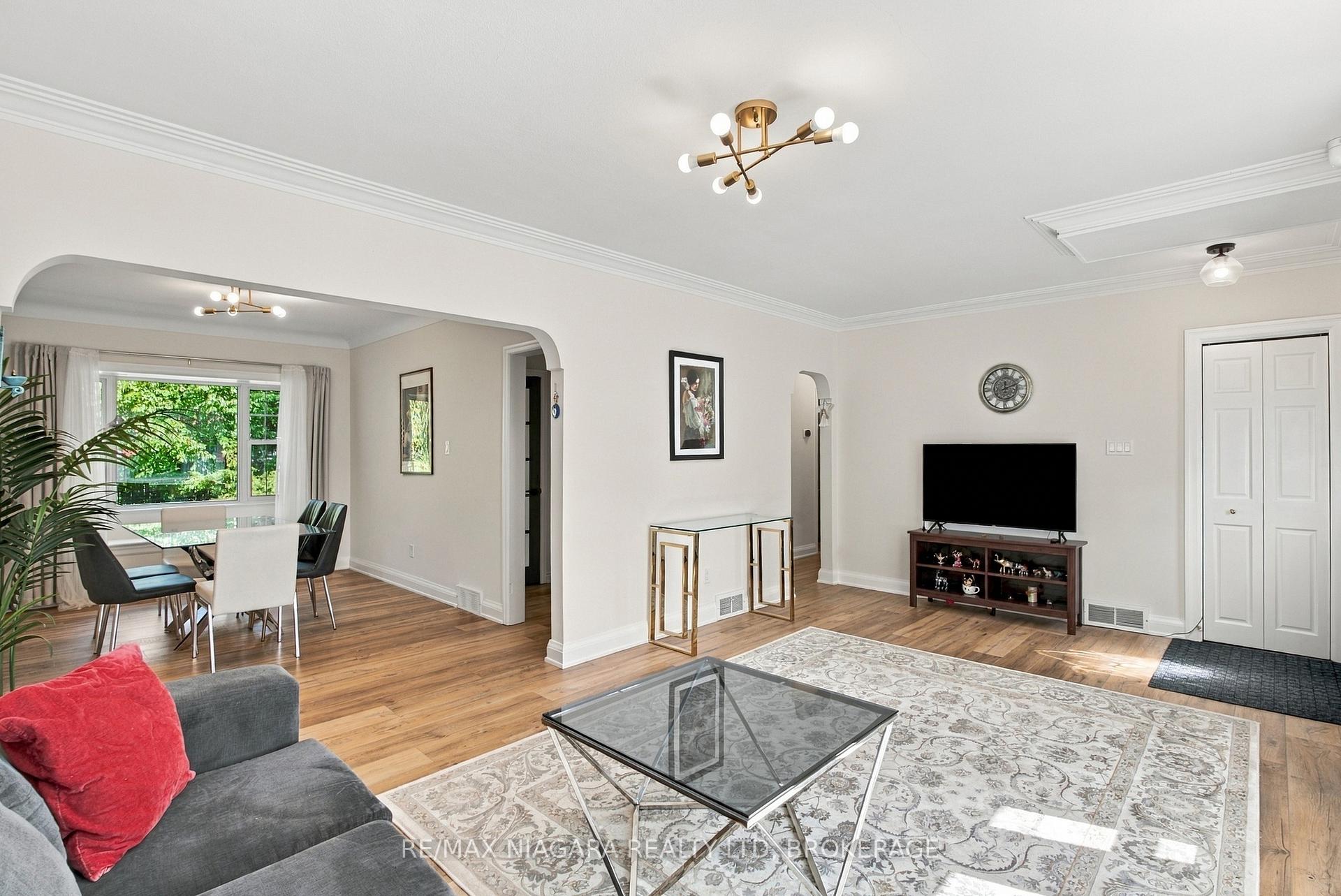 Photo 9 of 97 Glendale Avenue, St. Catharines, Glendale/Glenridge — HOMEH