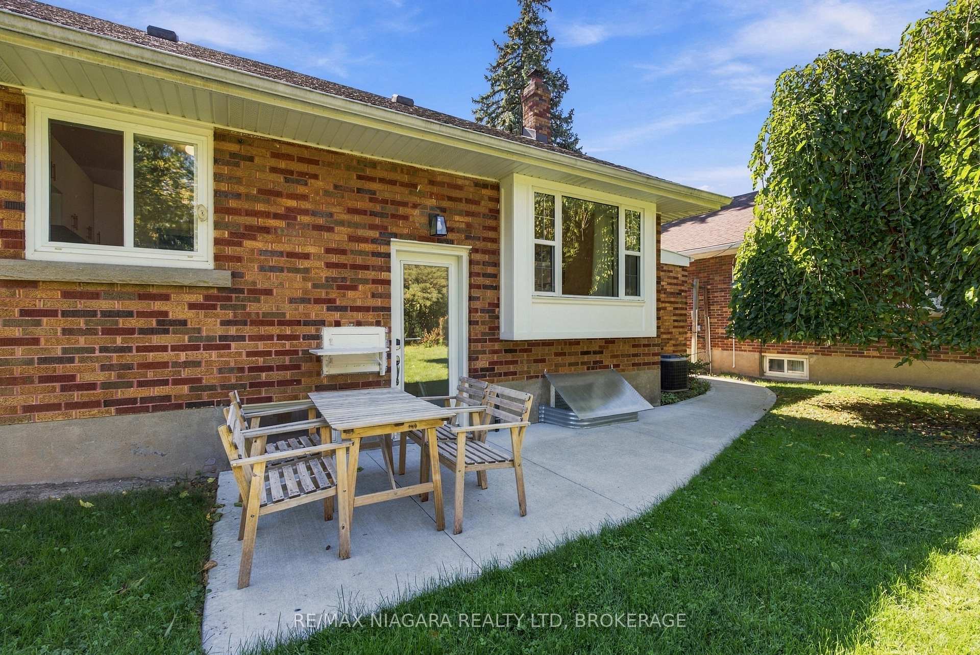 Photo 41 of 97 Glendale Avenue, St. Catharines, Glendale/Glenridge — HOMEH