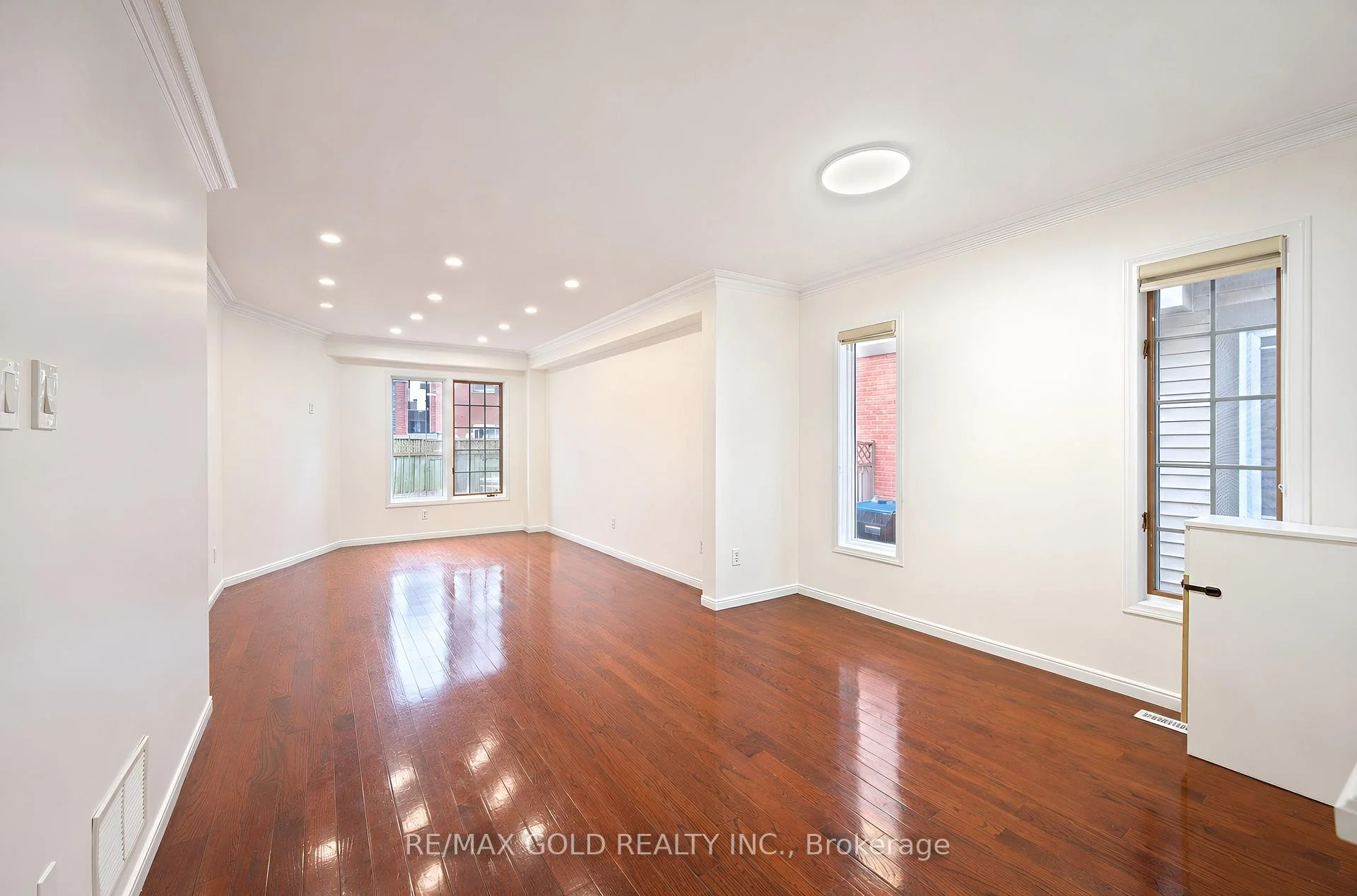 Photo 9 of 15 Amazon Court, Brampton, Sandringham-Wellington — HOMEH