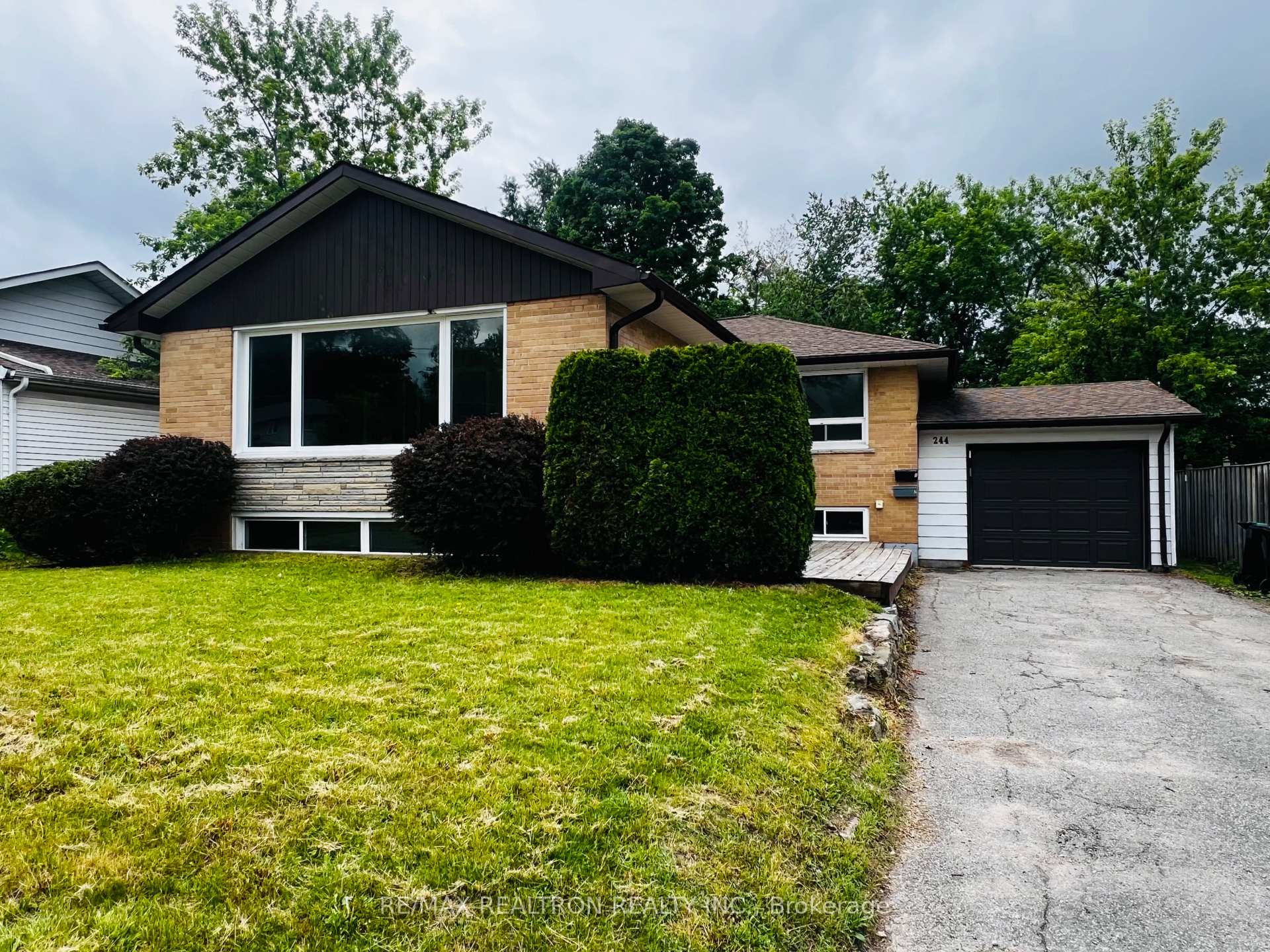 Photo 2 of Unit LOWER, 244 St Vincent Street, Barrie, Grove East — HOMEH