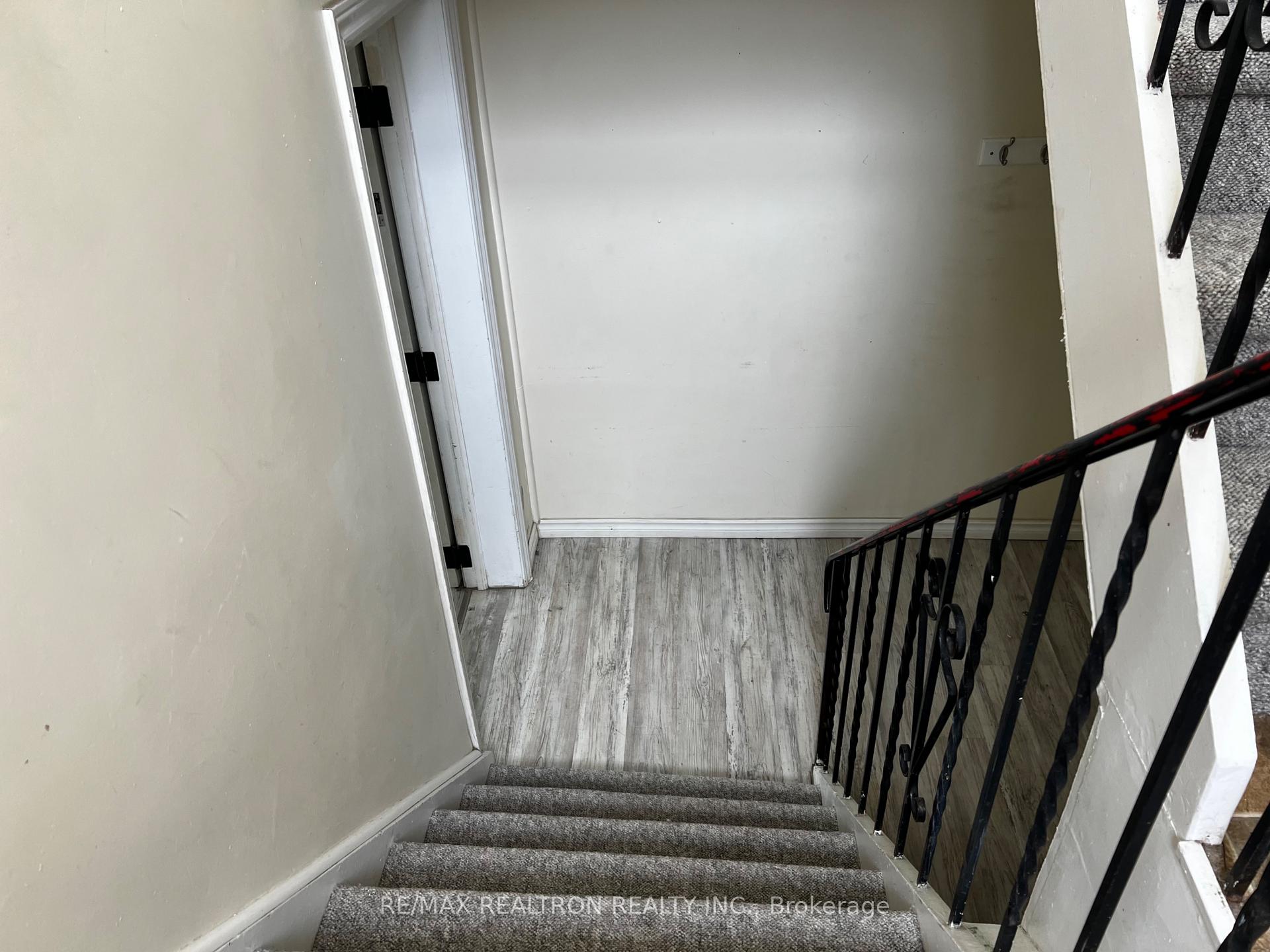 Photo 4 of Unit LOWER, 244 St Vincent Street, Barrie, Grove East — HOMEH