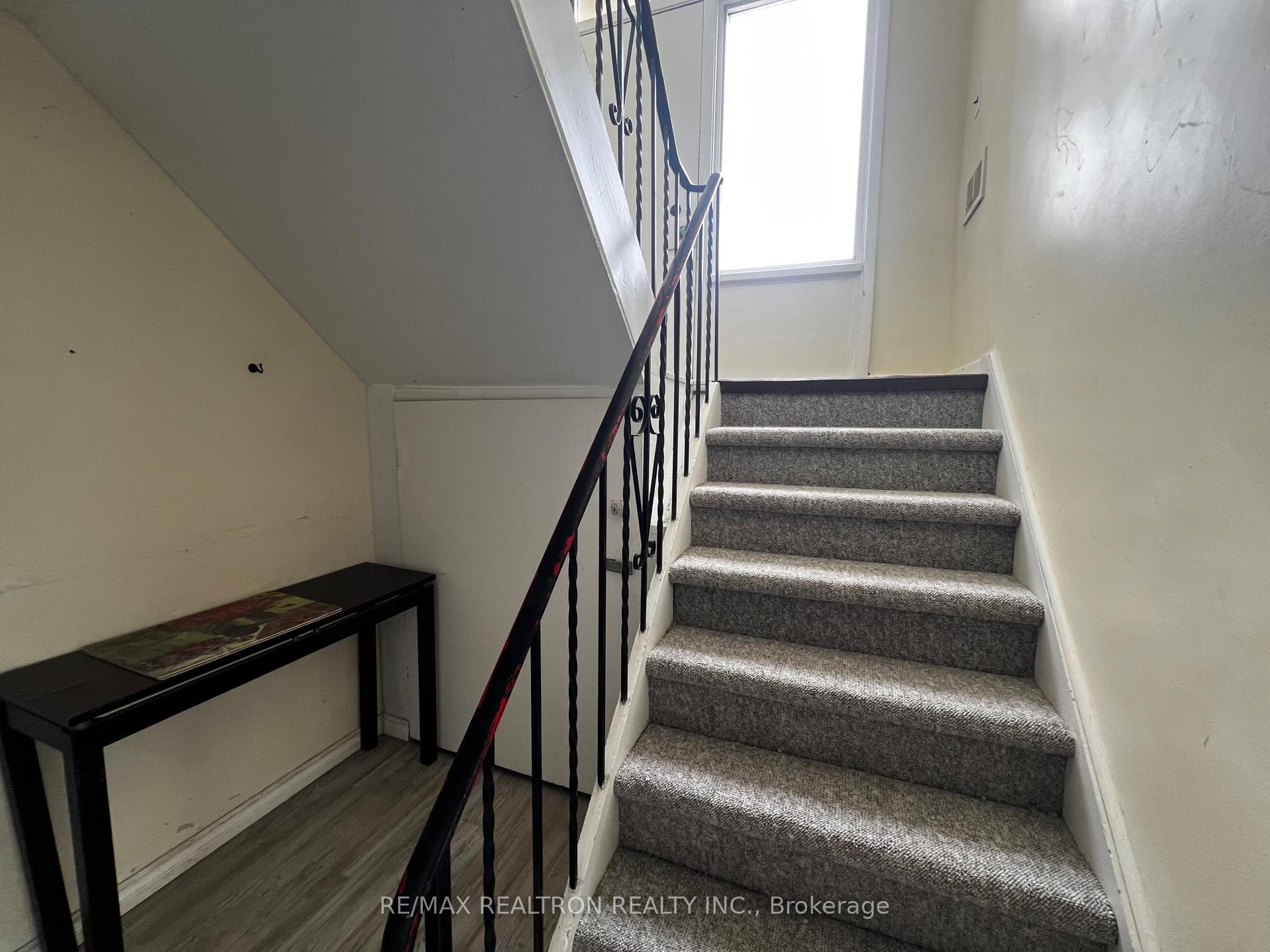 Photo 6 of Unit LOWER, 244 St Vincent Street, Barrie, Grove East — HOMEH