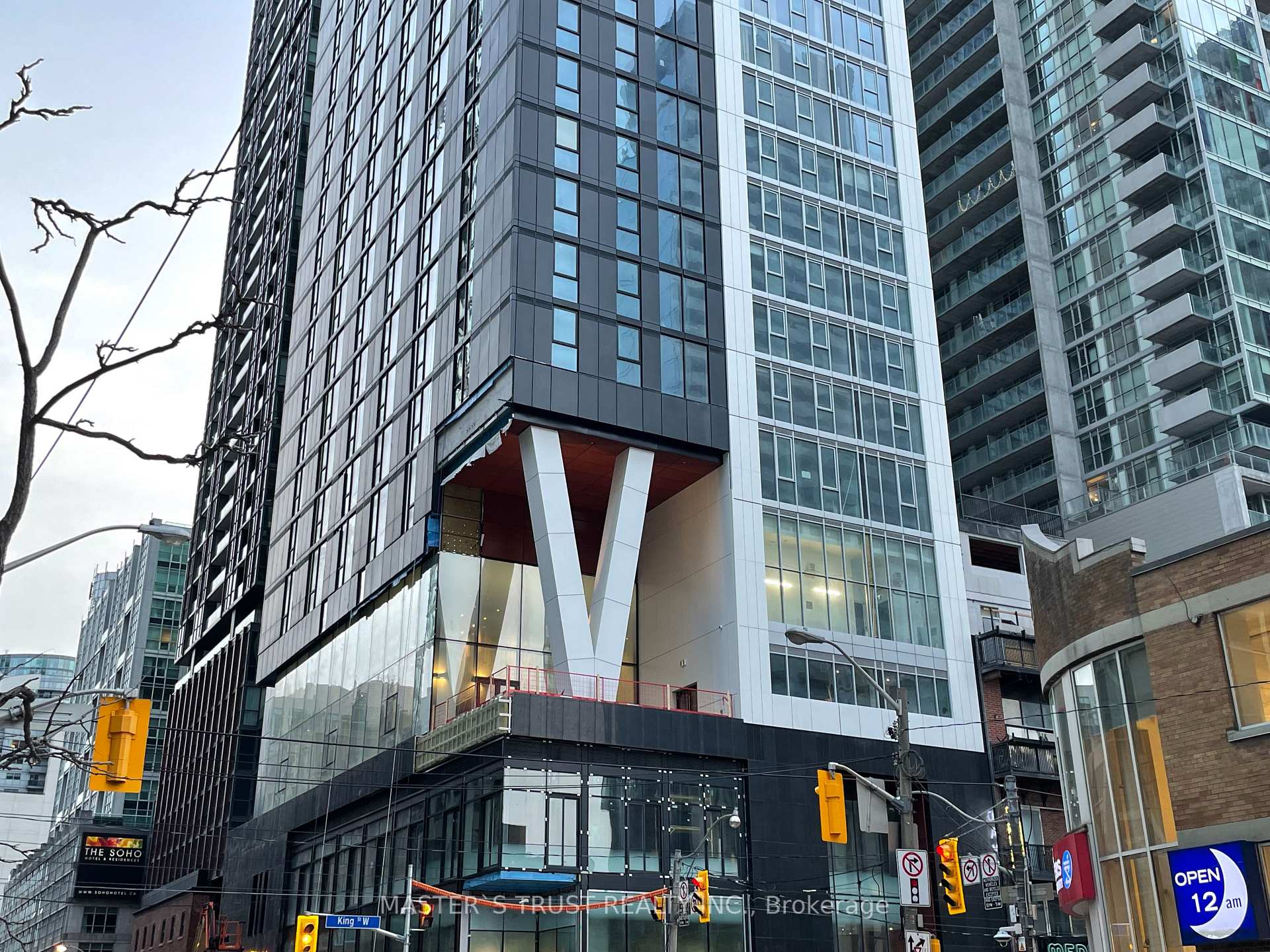 Front of Unit 1508, 357 King St Street W