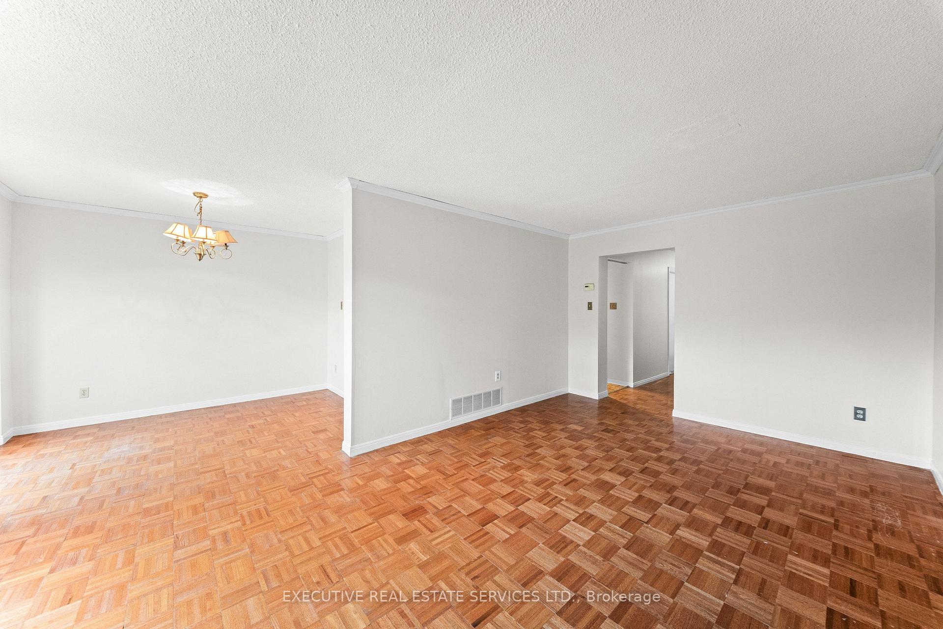 Photo 8 of 76 Lionhead Trail, Scarborough, Rouge — HOMEH