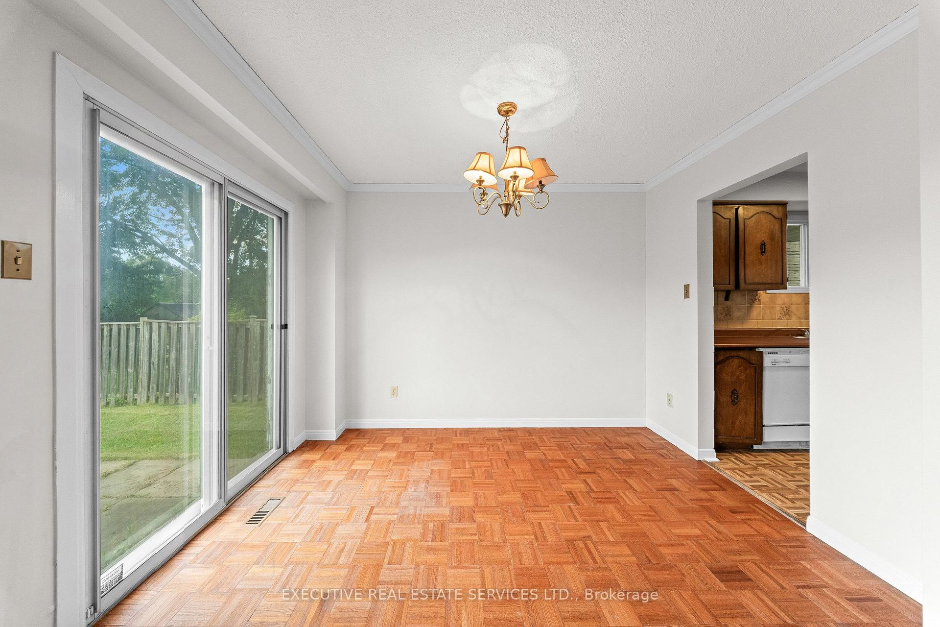 Photo 11 of 76 Lionhead Trail, Scarborough, Rouge — HOMEH