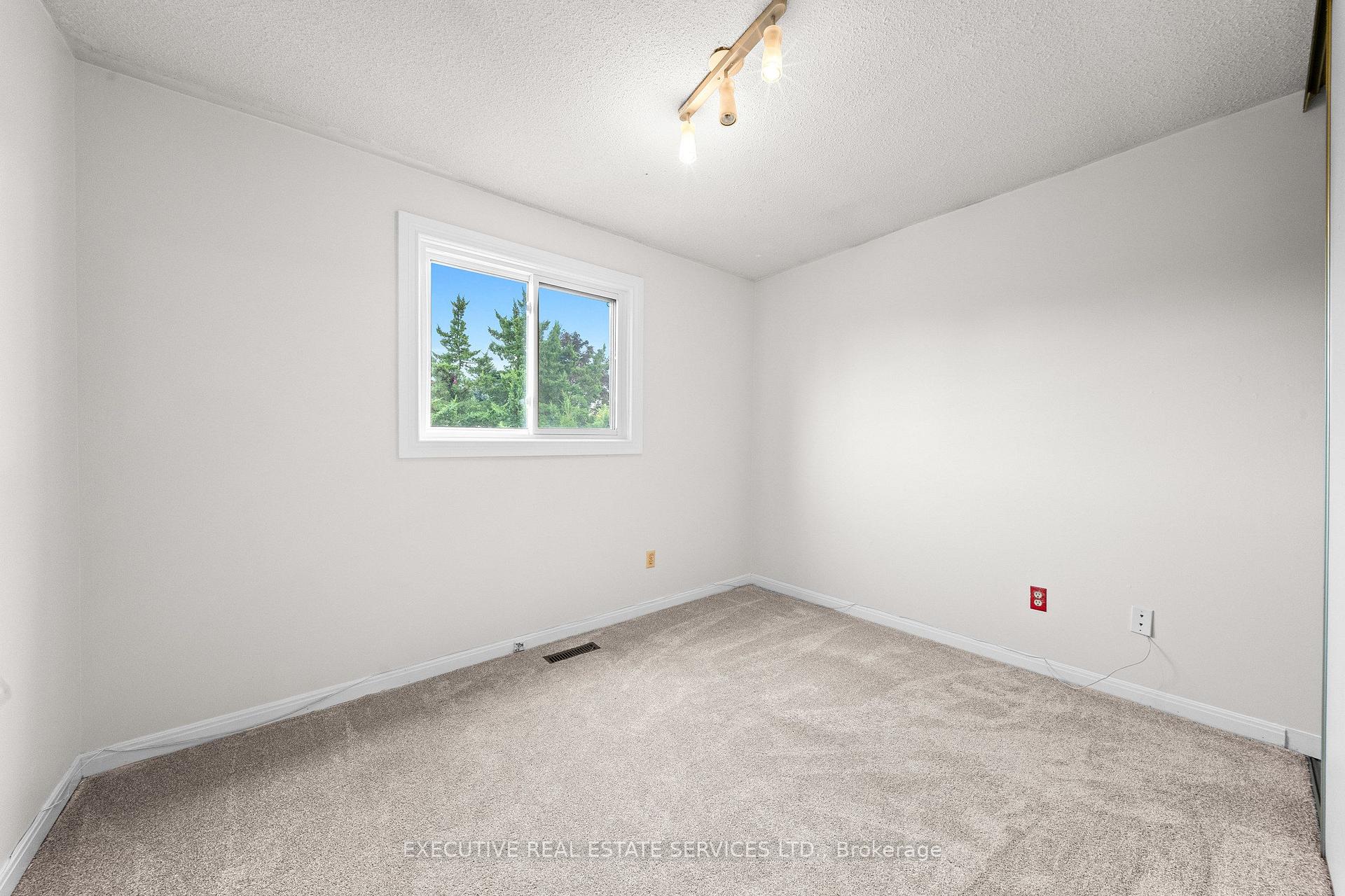 Photo 17 of 76 Lionhead Trail, Scarborough, Rouge — HOMEH