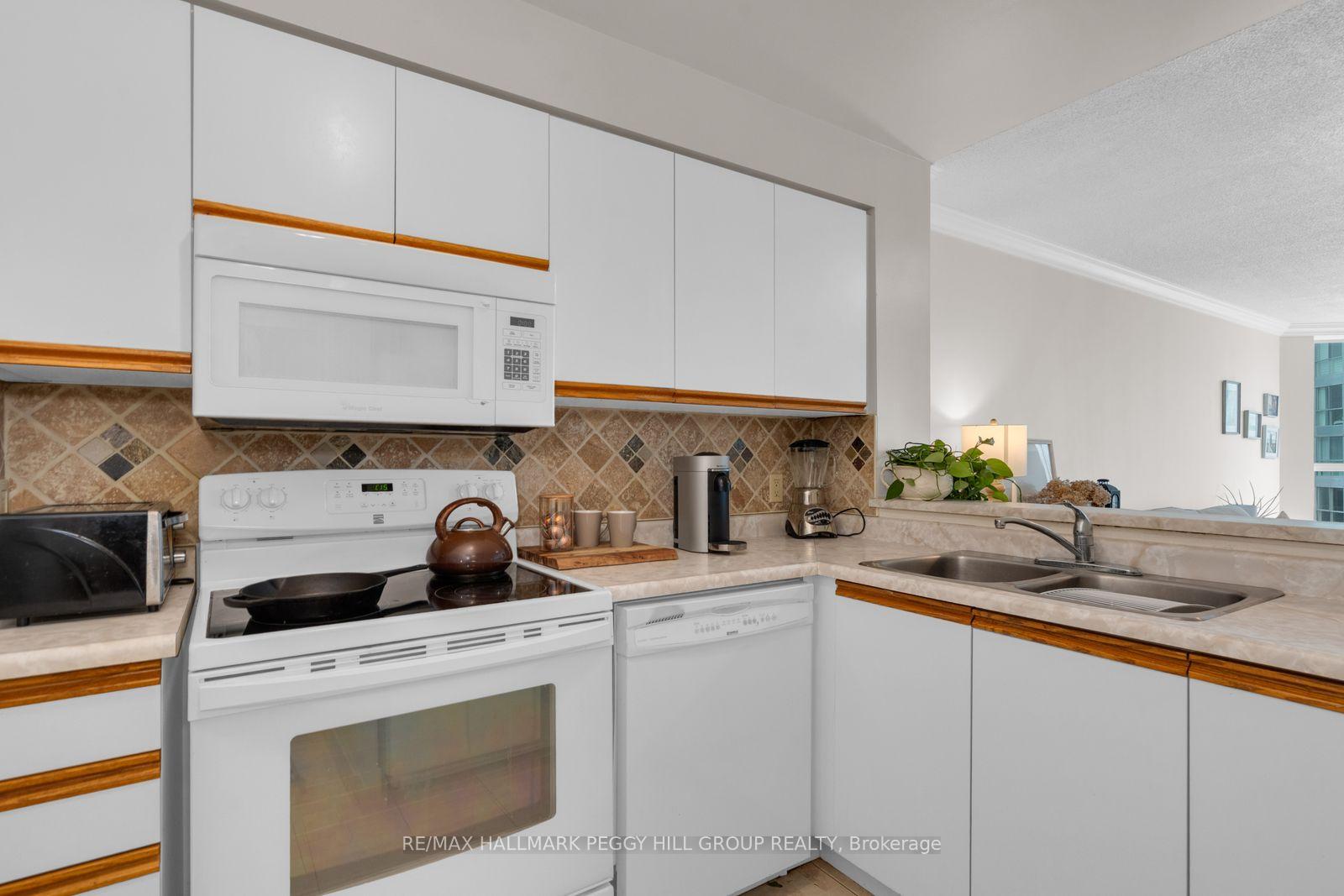 Photo 5 of Unit 904, 150 Dunlop Street E, Barrie, City Centre — HOMEH
