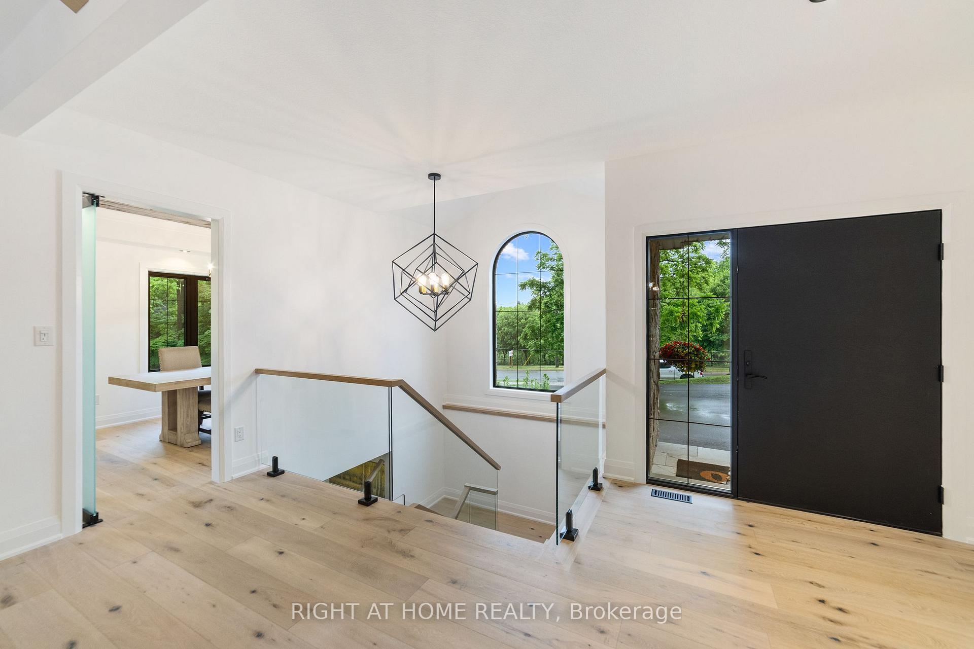 Photo 3 of 515 Hamilton Drive, Hamilton, Ancaster — HOMEH