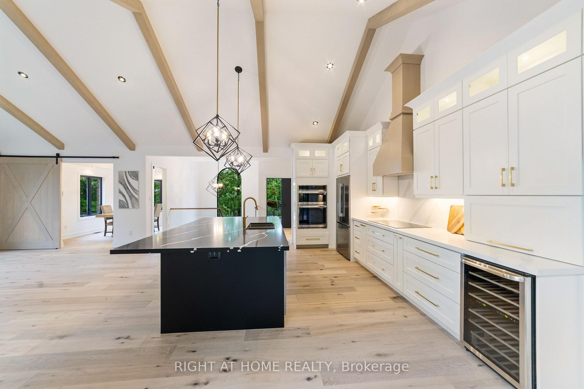 Photo 7 of 515 Hamilton Drive, Hamilton, Ancaster — HOMEH