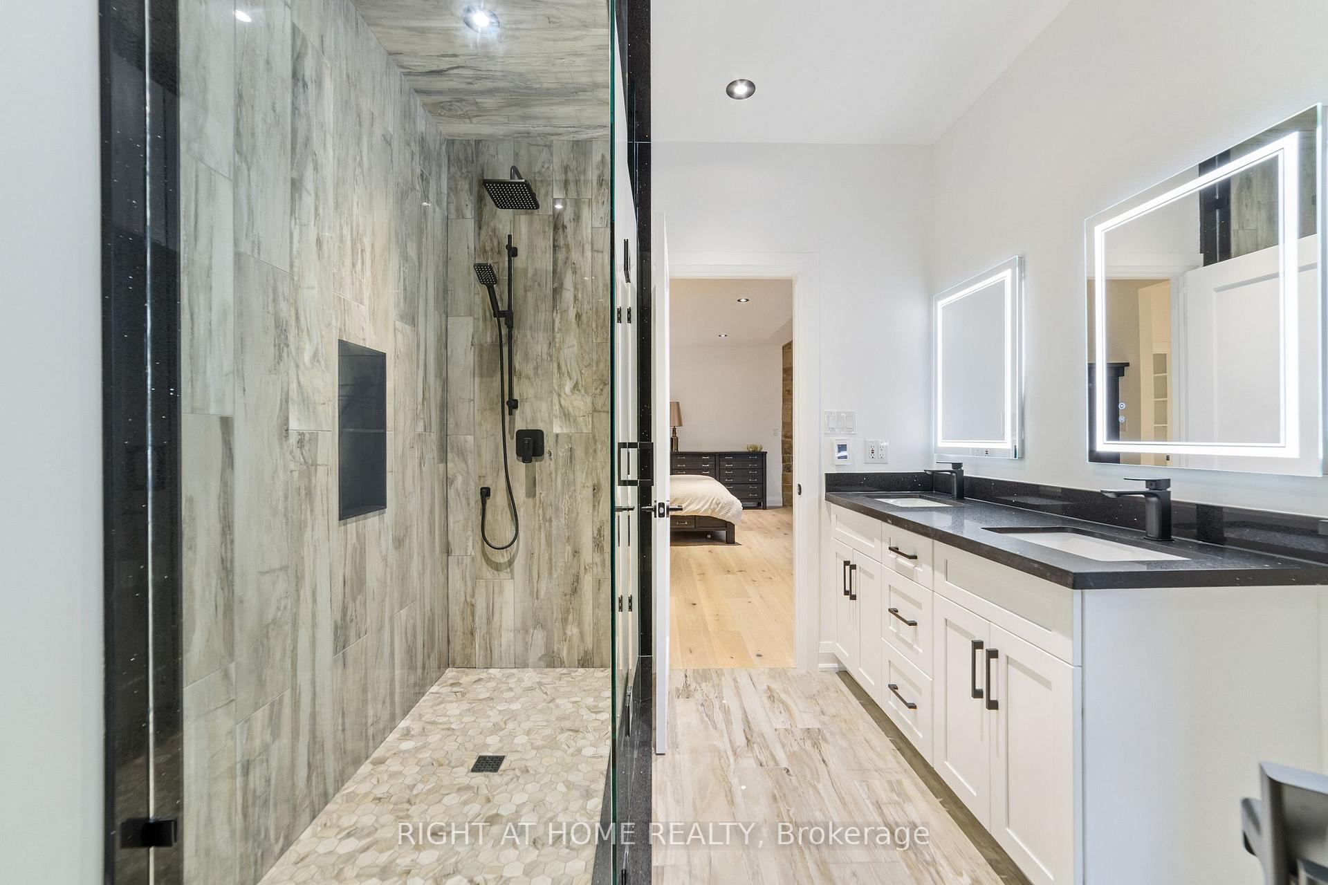 Photo 15 of 515 Hamilton Drive, Hamilton, Ancaster — HOMEH