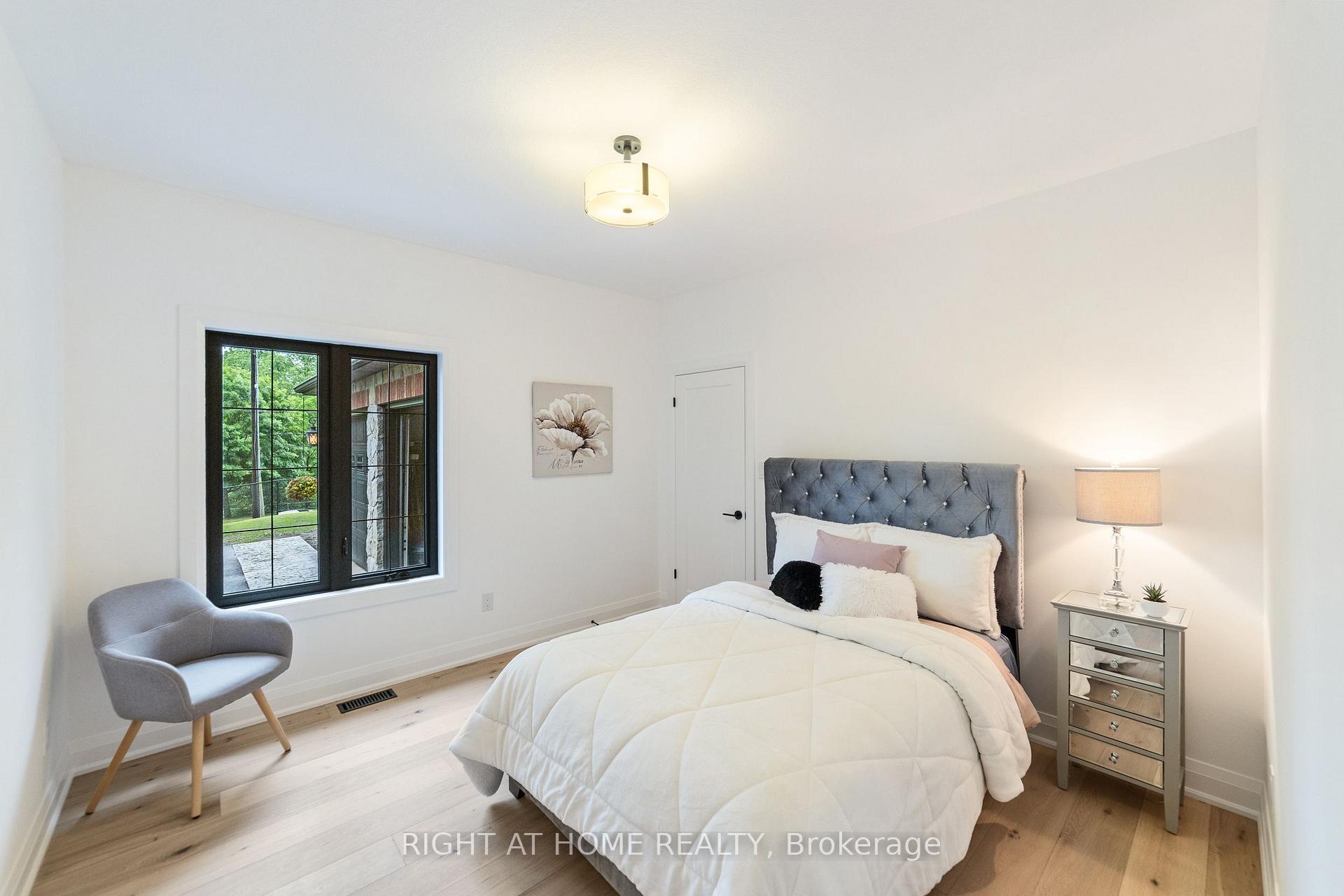 Photo 17 of 515 Hamilton Drive, Hamilton, Ancaster — HOMEH
