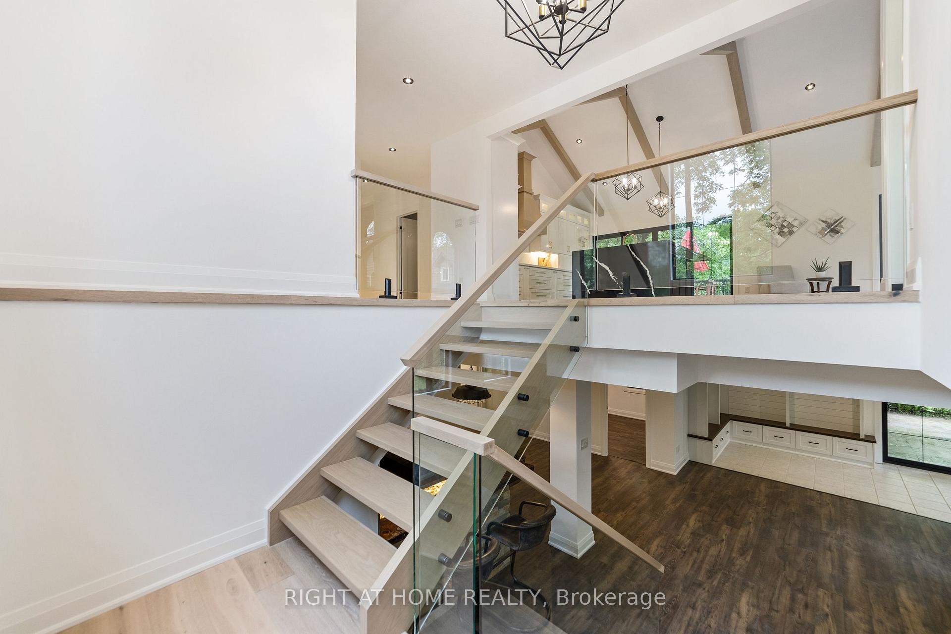 Photo 21 of 515 Hamilton Drive, Hamilton, Ancaster — HOMEH