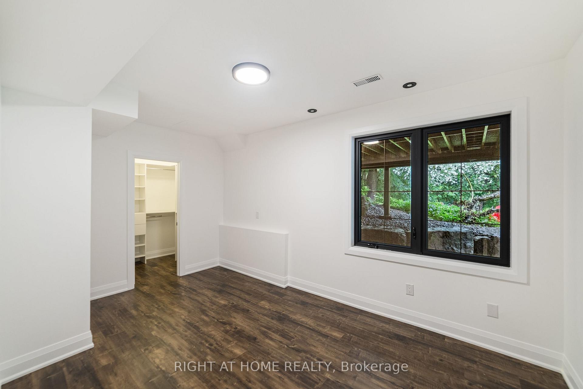 Photo 23 of 515 Hamilton Drive, Hamilton, Ancaster — HOMEH