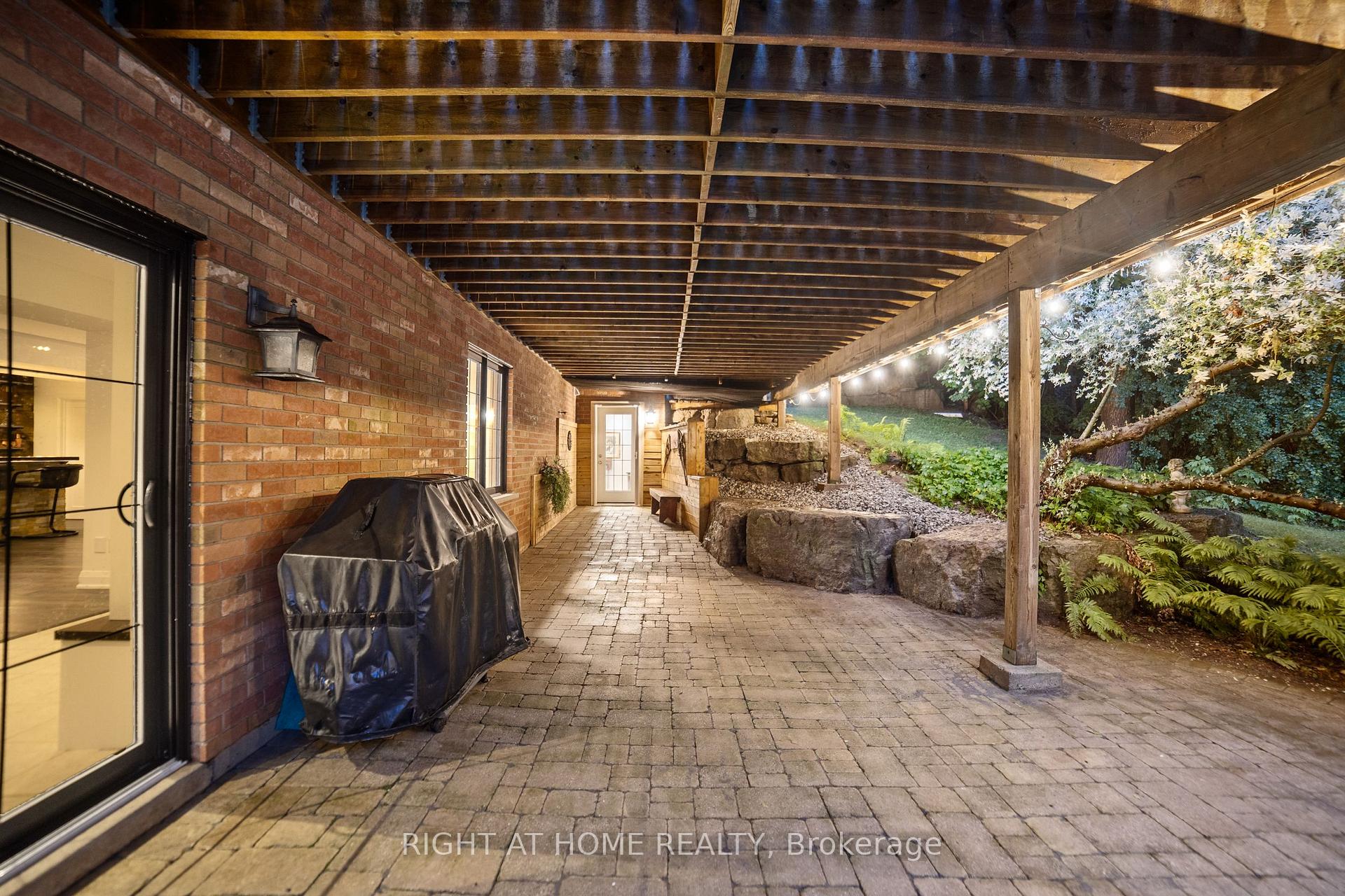 Photo 31 of 515 Hamilton Drive, Hamilton, Ancaster — HOMEH