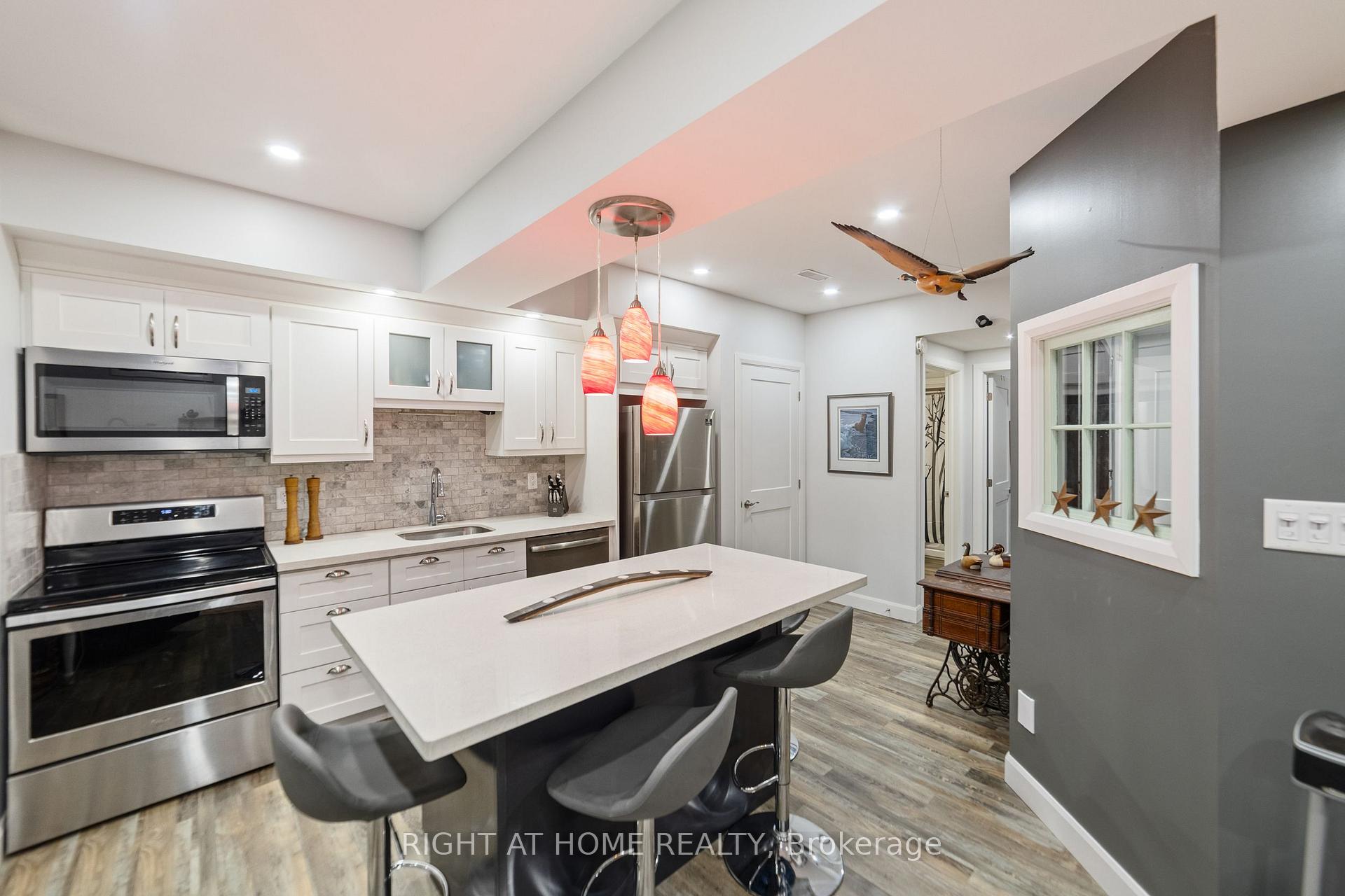 Photo 33 of 515 Hamilton Drive, Hamilton, Ancaster — HOMEH