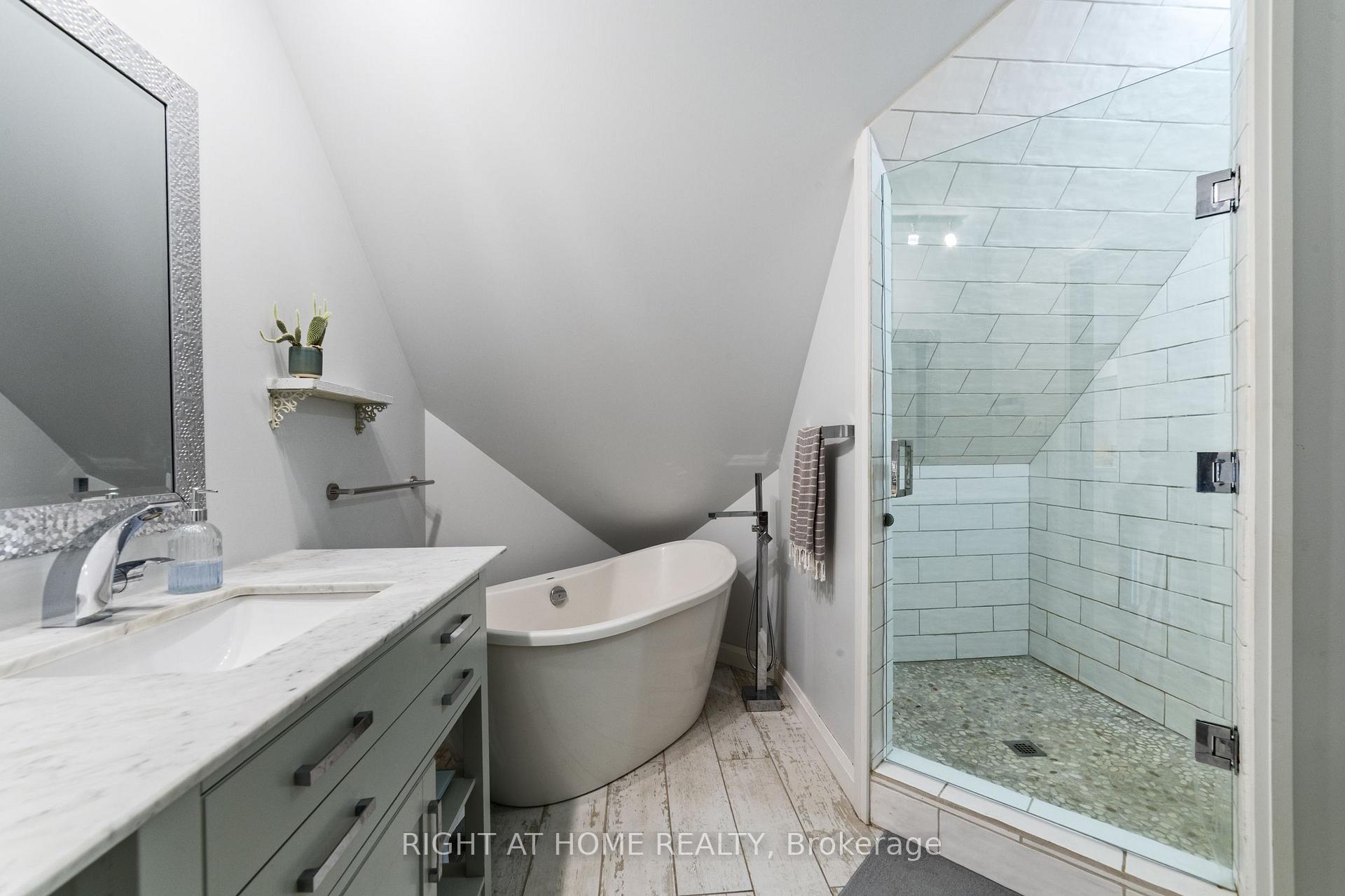 Photo 43 of 515 Hamilton Drive, Hamilton, Ancaster — HOMEH