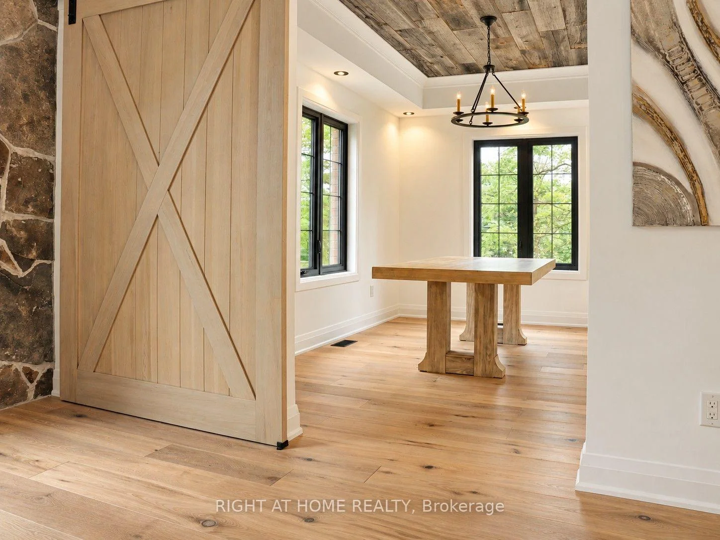 Photo 8 of 515 Hamilton Drive, Hamilton, Ancaster — HOMEH