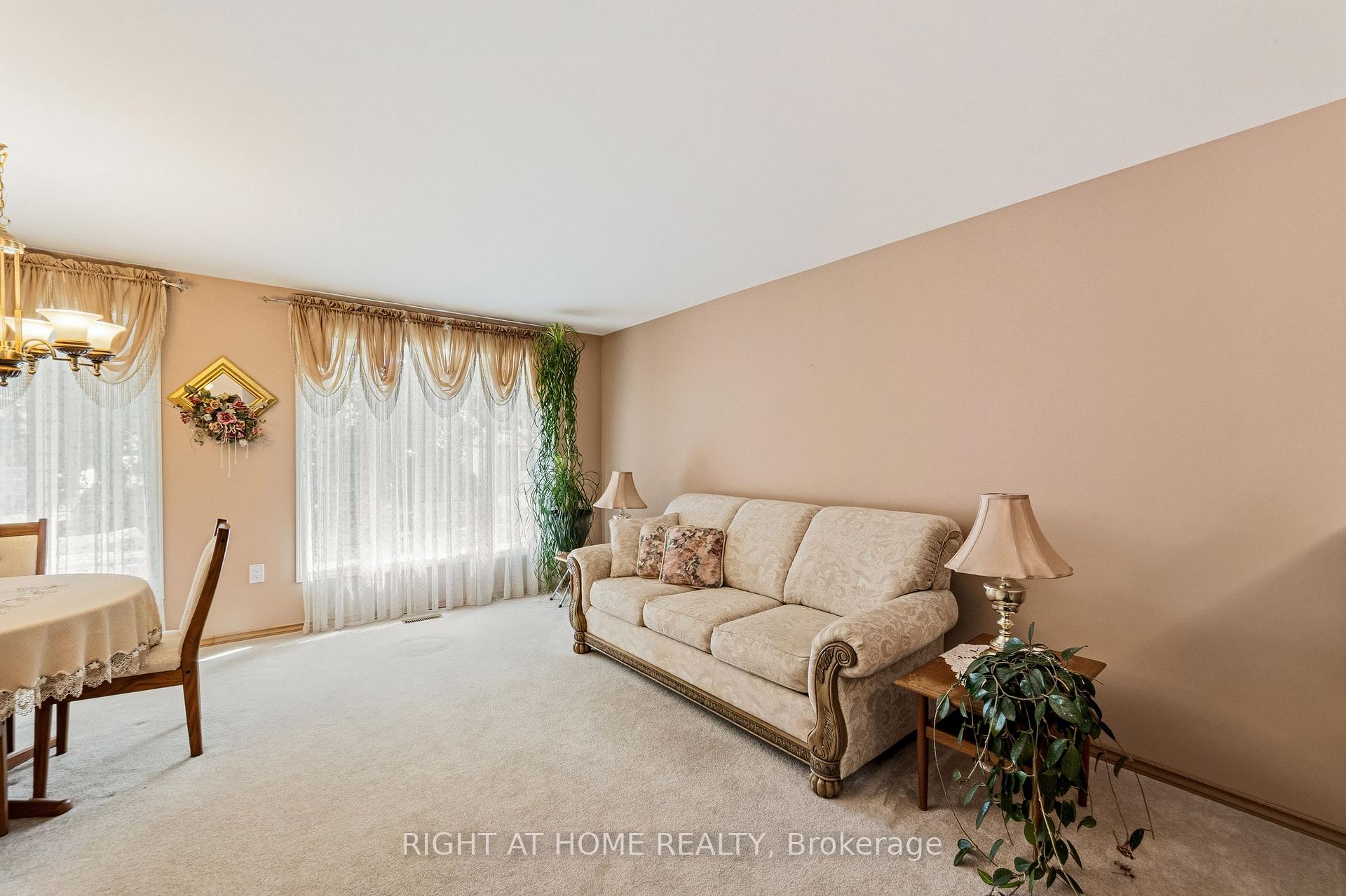 Photo 5 of 450 Brigadoon Drive, Hamilton, Gourley — HOMEH