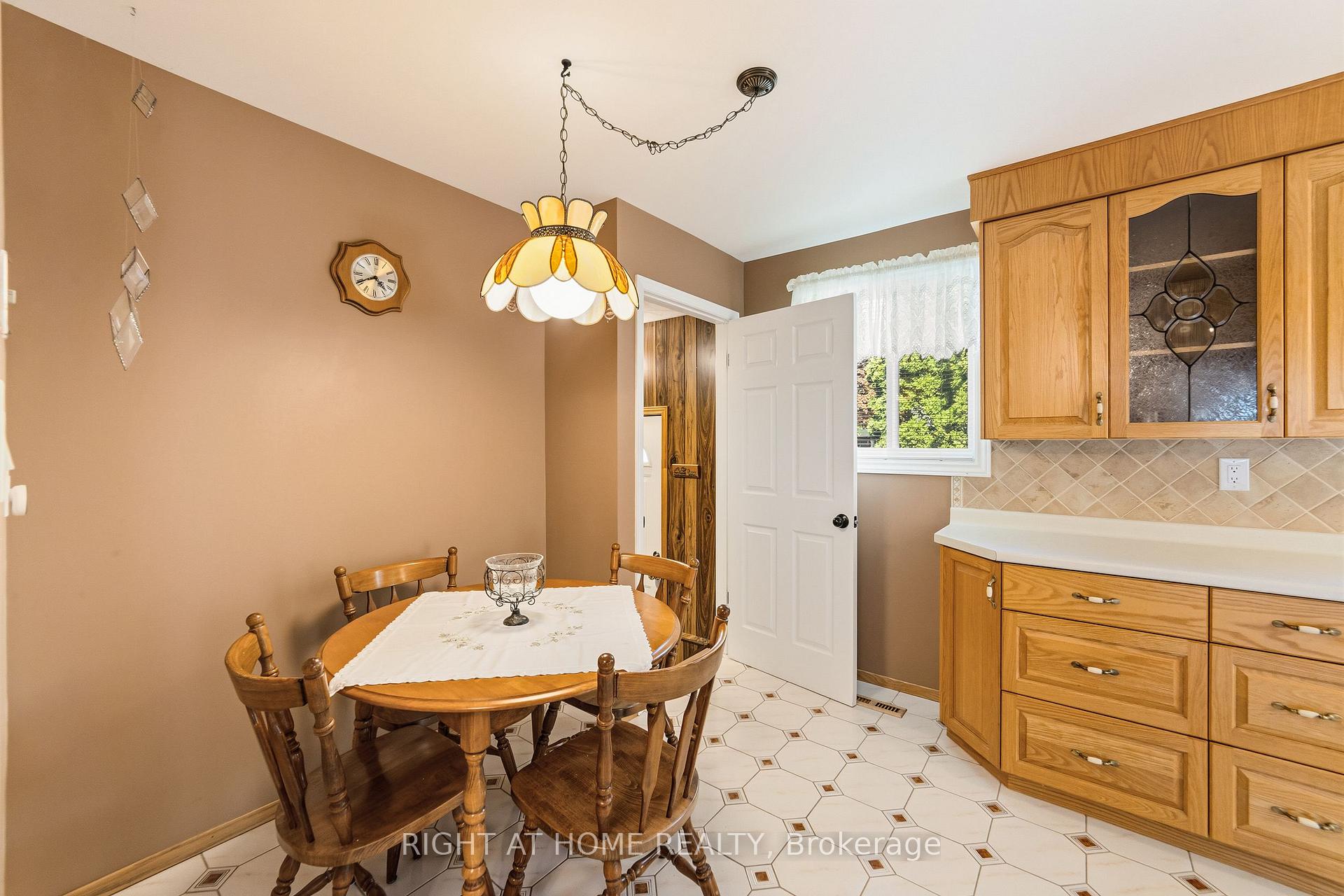 Photo 11 of 450 Brigadoon Drive, Hamilton, Gourley — HOMEH