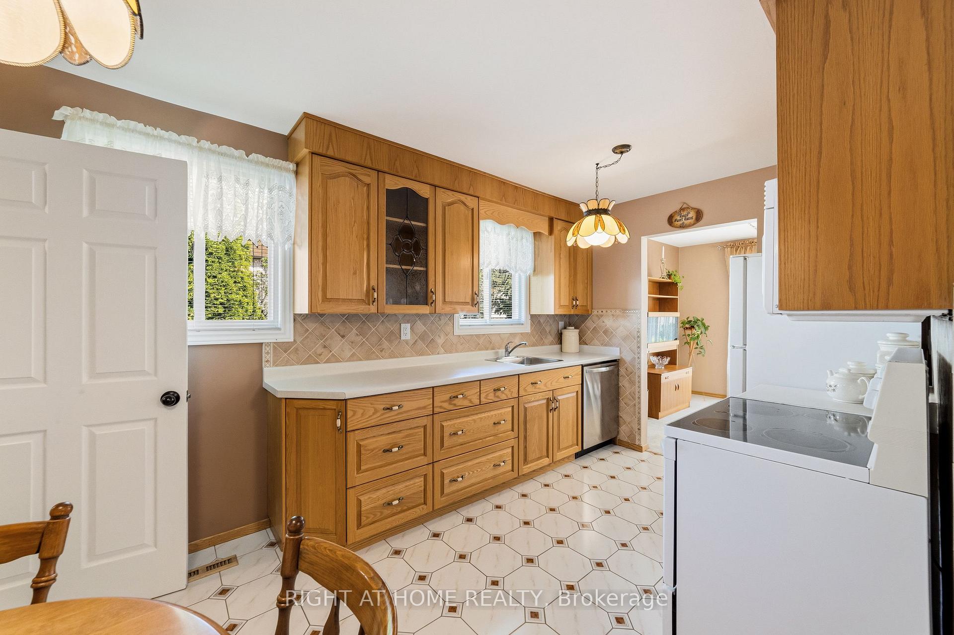 Photo 12 of 450 Brigadoon Drive, Hamilton, Gourley — HOMEH