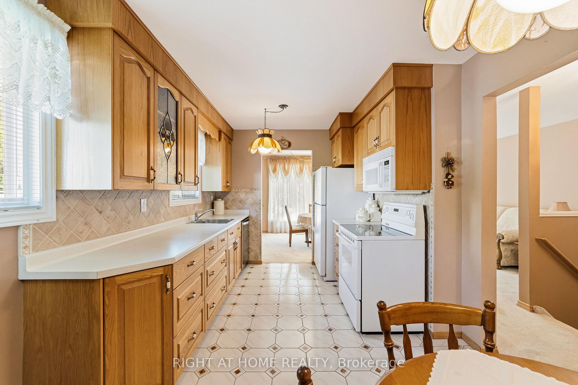 Photo 13 of 450 Brigadoon Drive, Hamilton, Gourley — HOMEH